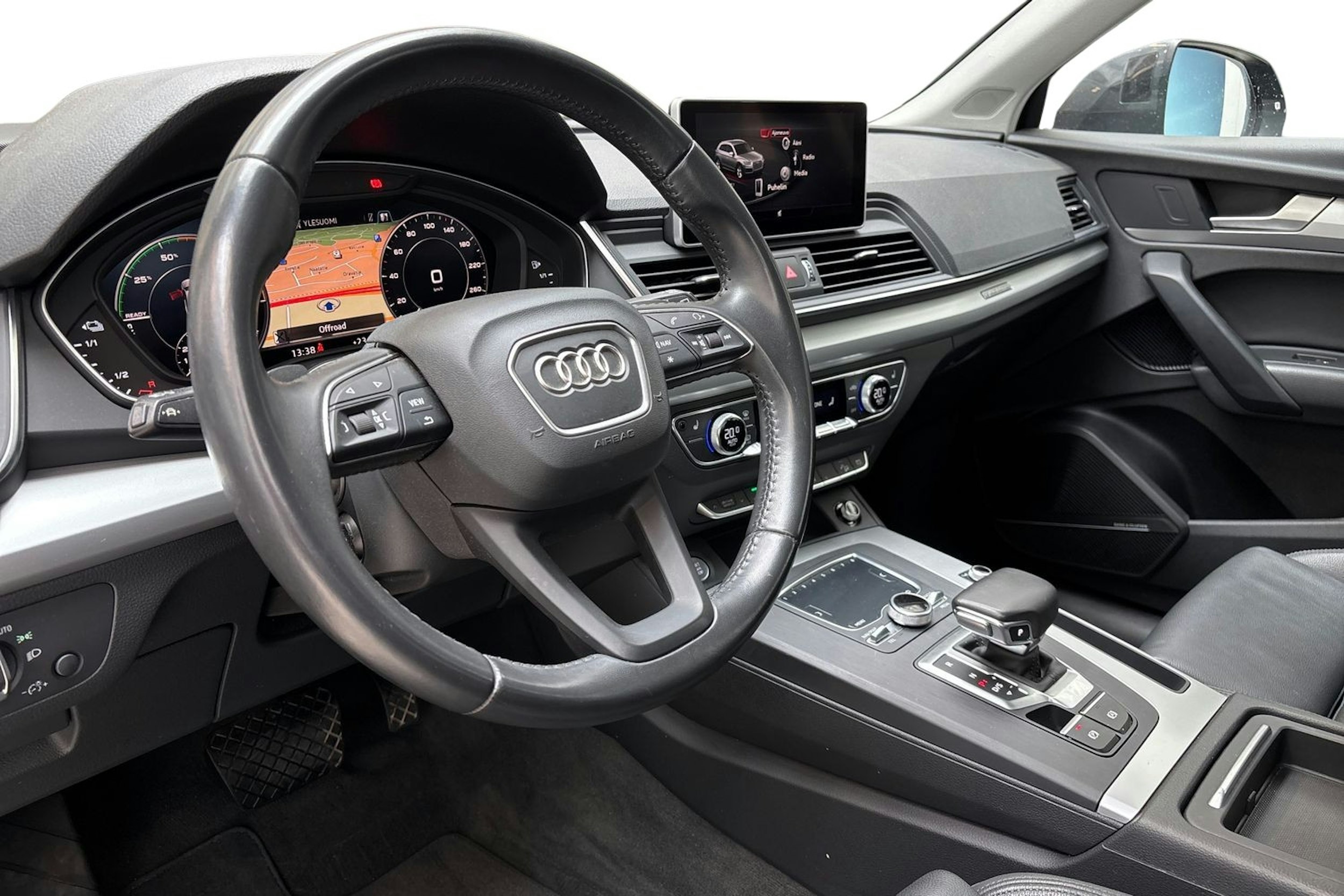 harmaa Audi Q5 2020 kuva 7.