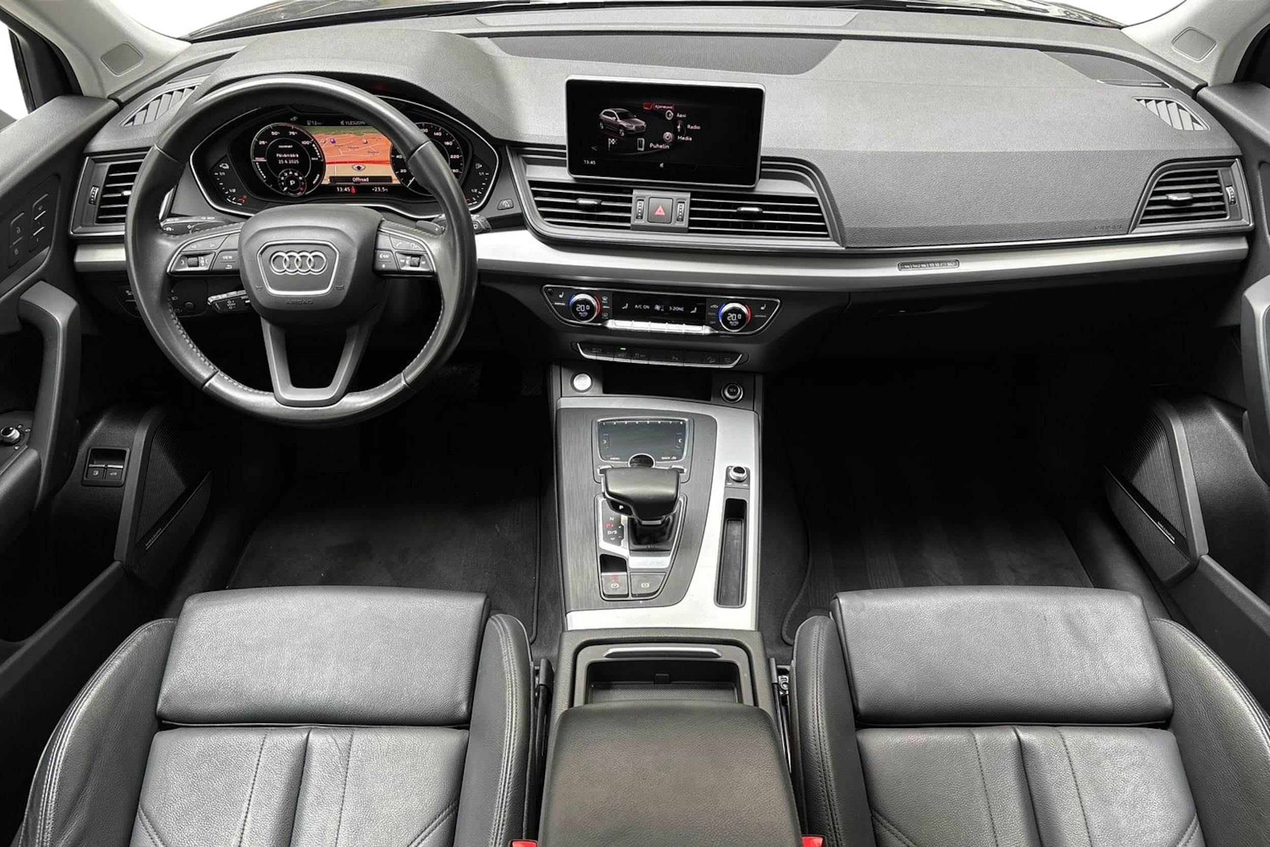 harmaa Audi Q5 2020 kuva 9.