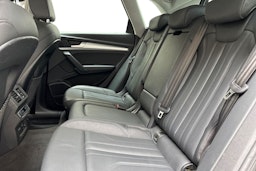 harmaa Audi Q5 2020 kuva 10.
