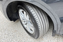 harmaa Audi Q5 2020 kuva 13.