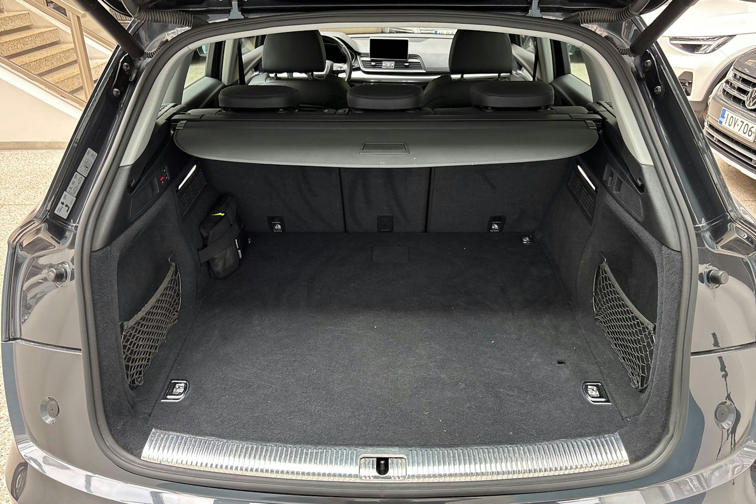 harmaa Audi Q5 2020 kuva 14.