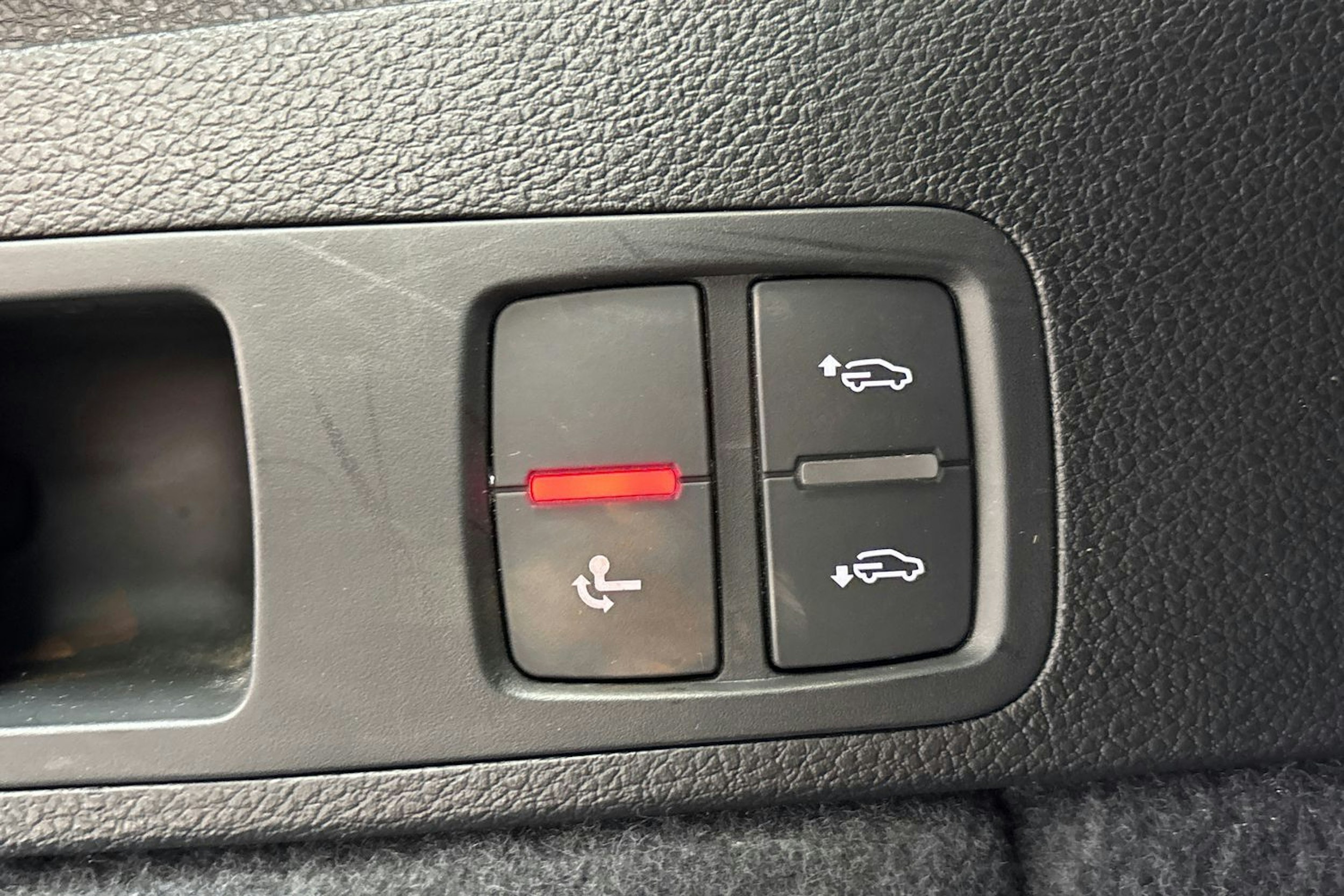 harmaa Audi Q5 2020 kuva 15.
