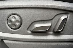 harmaa Audi Q5 2020 kuva 19.