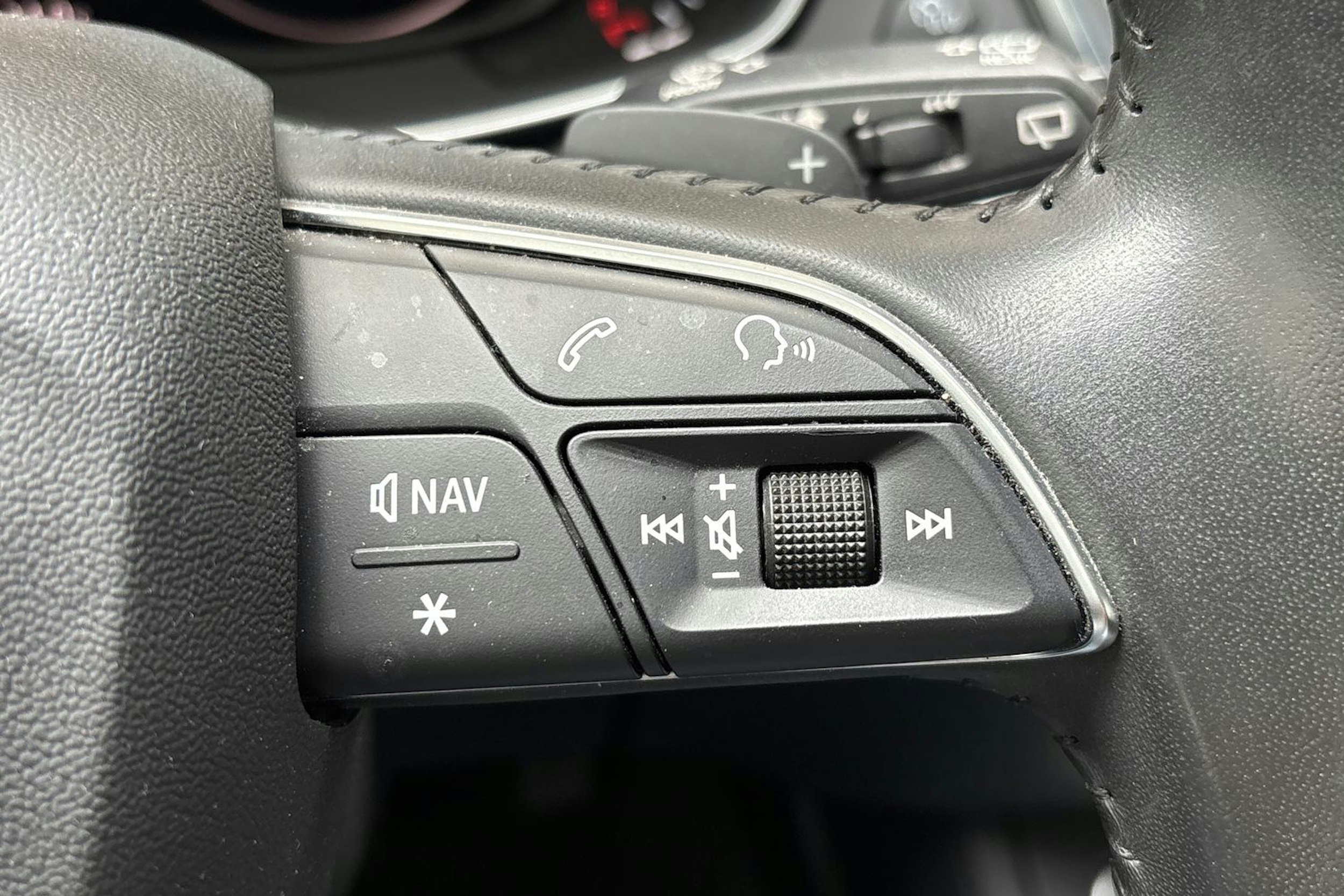 harmaa Audi Q5 2020 kuva 24.