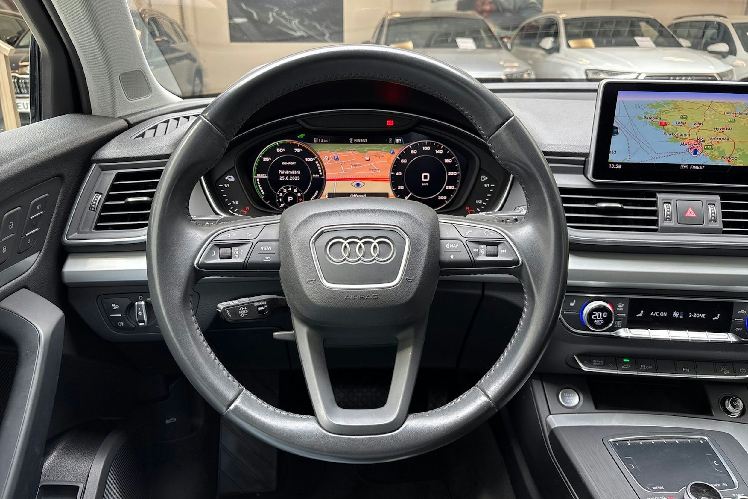 harmaa Audi Q5 2020 kuva 26.