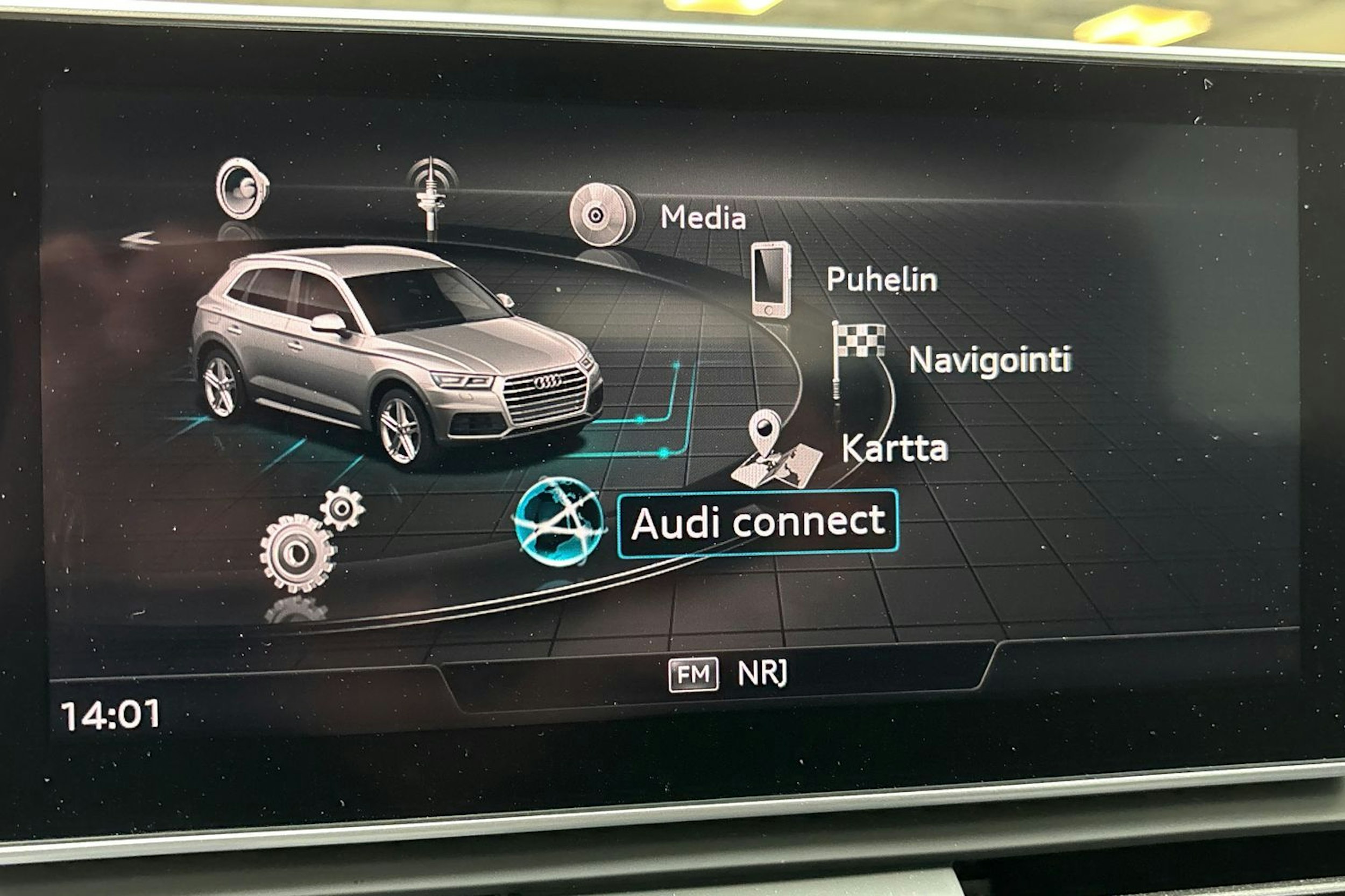 harmaa Audi Q5 2020 kuva 30.