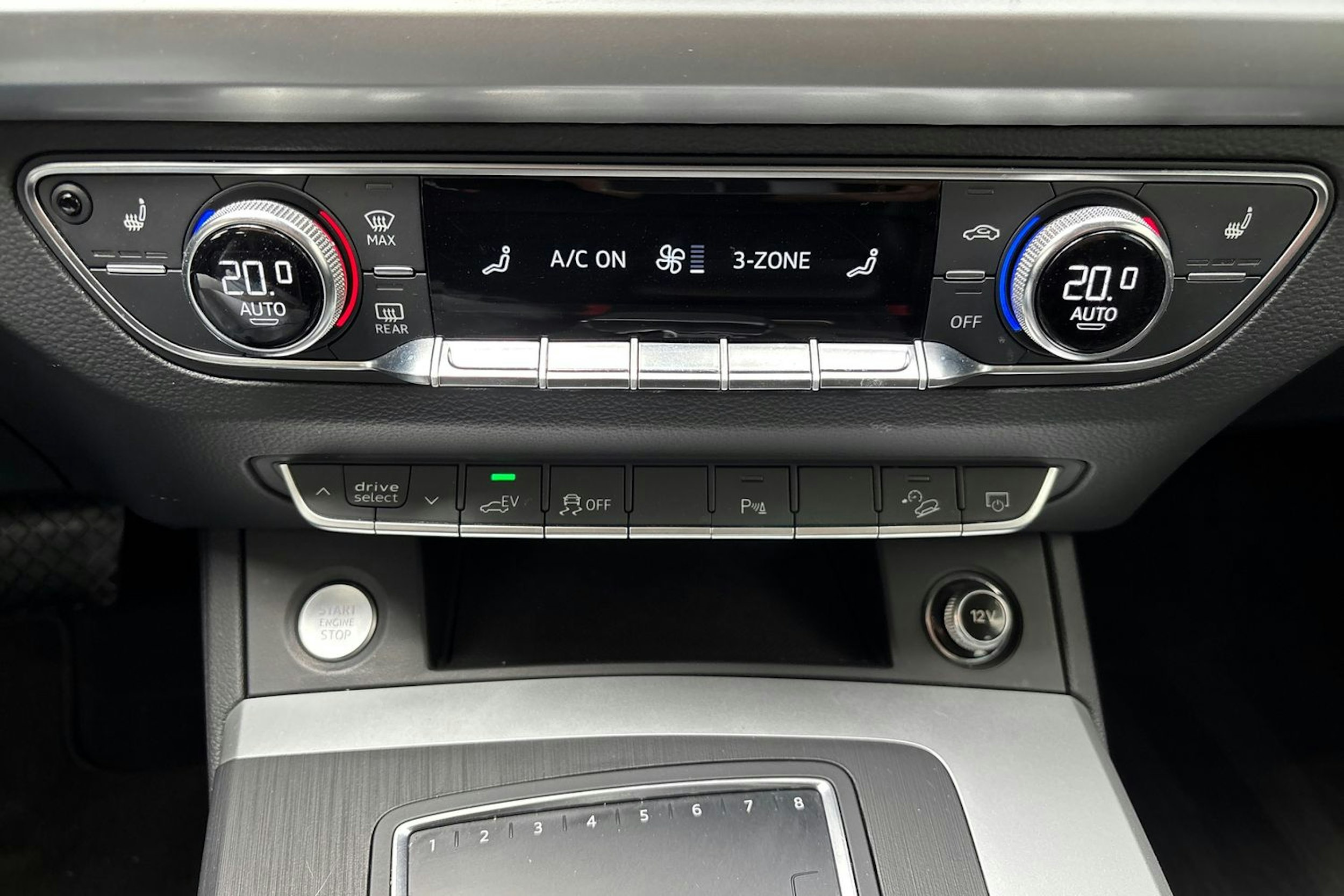 harmaa Audi Q5 2020 kuva 32.