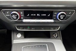 harmaa Audi Q5 2020 kuva 32.
