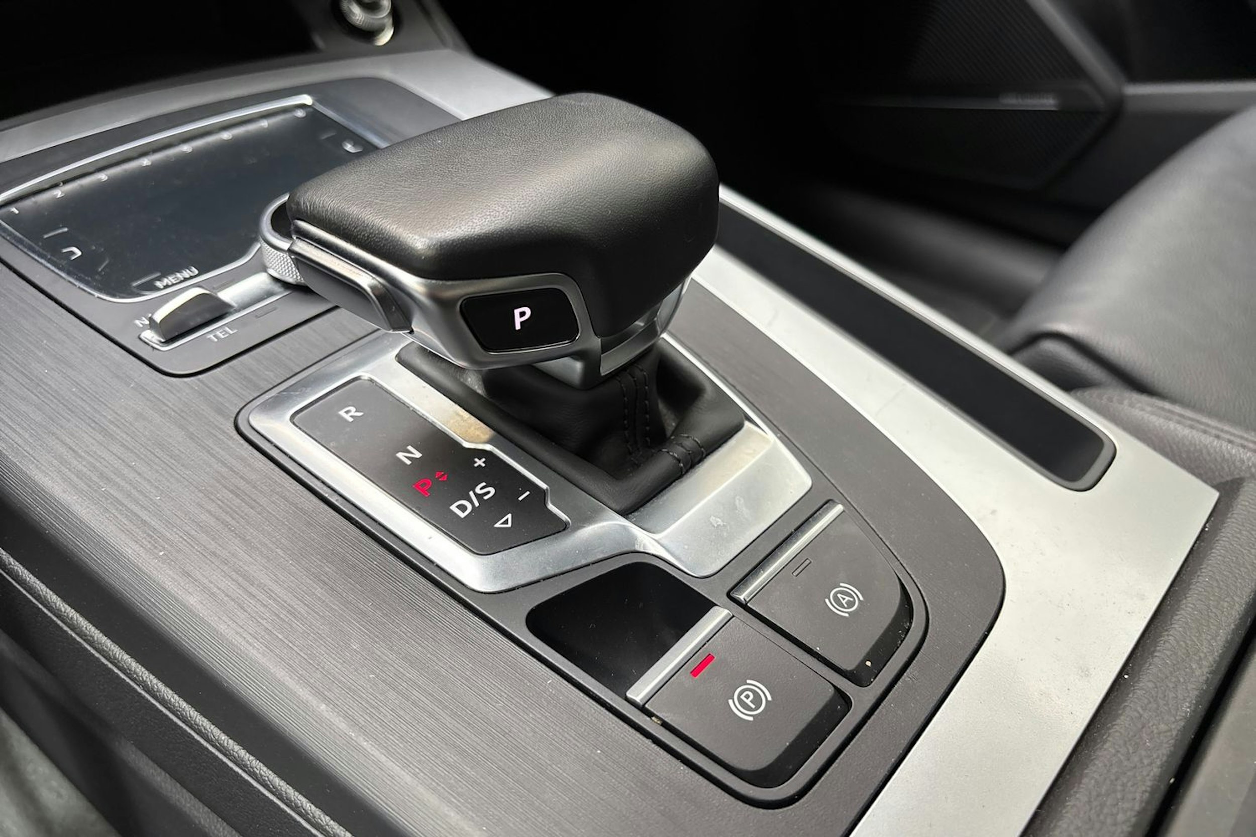 harmaa Audi Q5 2020 kuva 34.