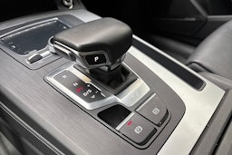harmaa Audi Q5 2020 kuva 34.