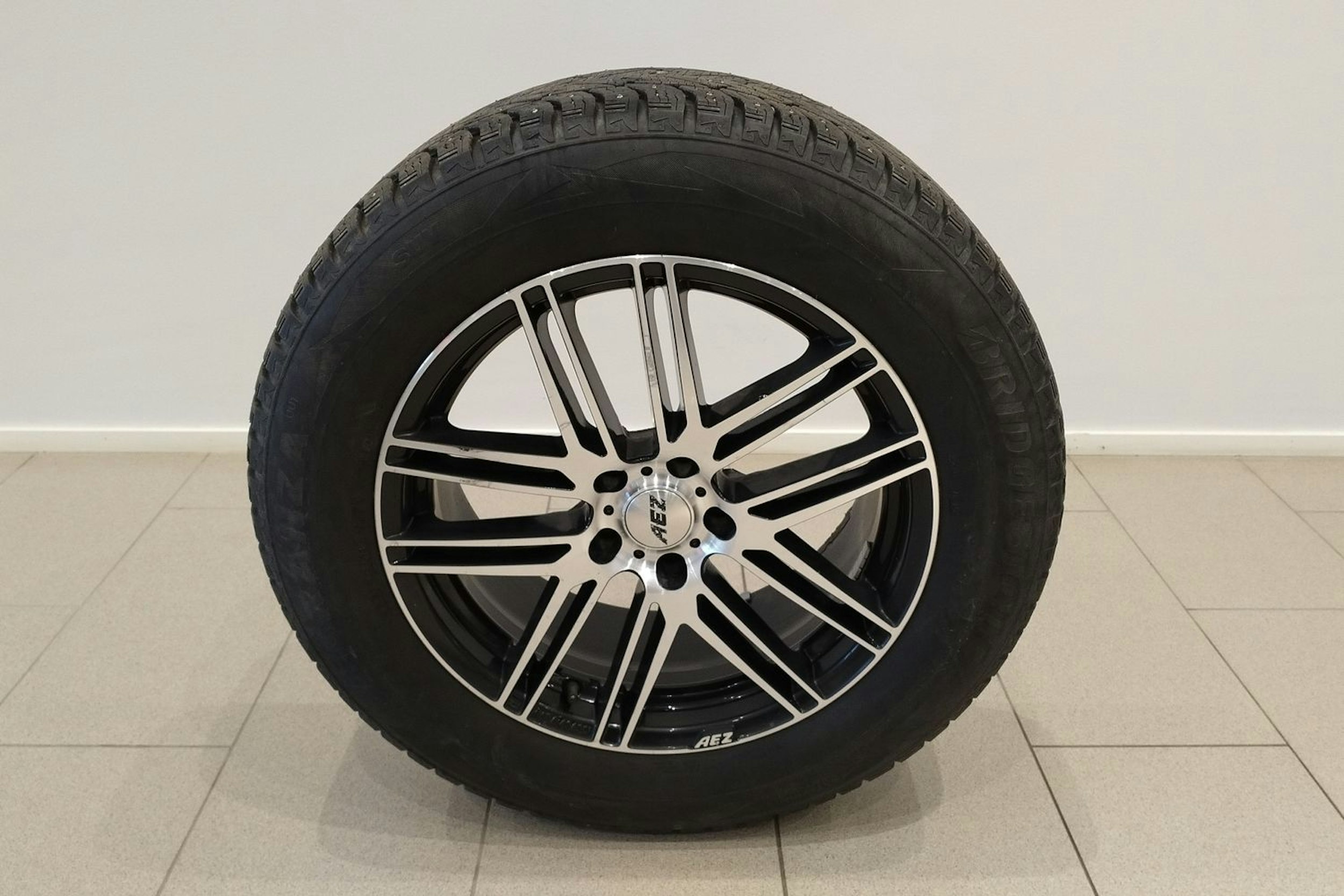 sininen Audi Q5 2020 kuva 14.