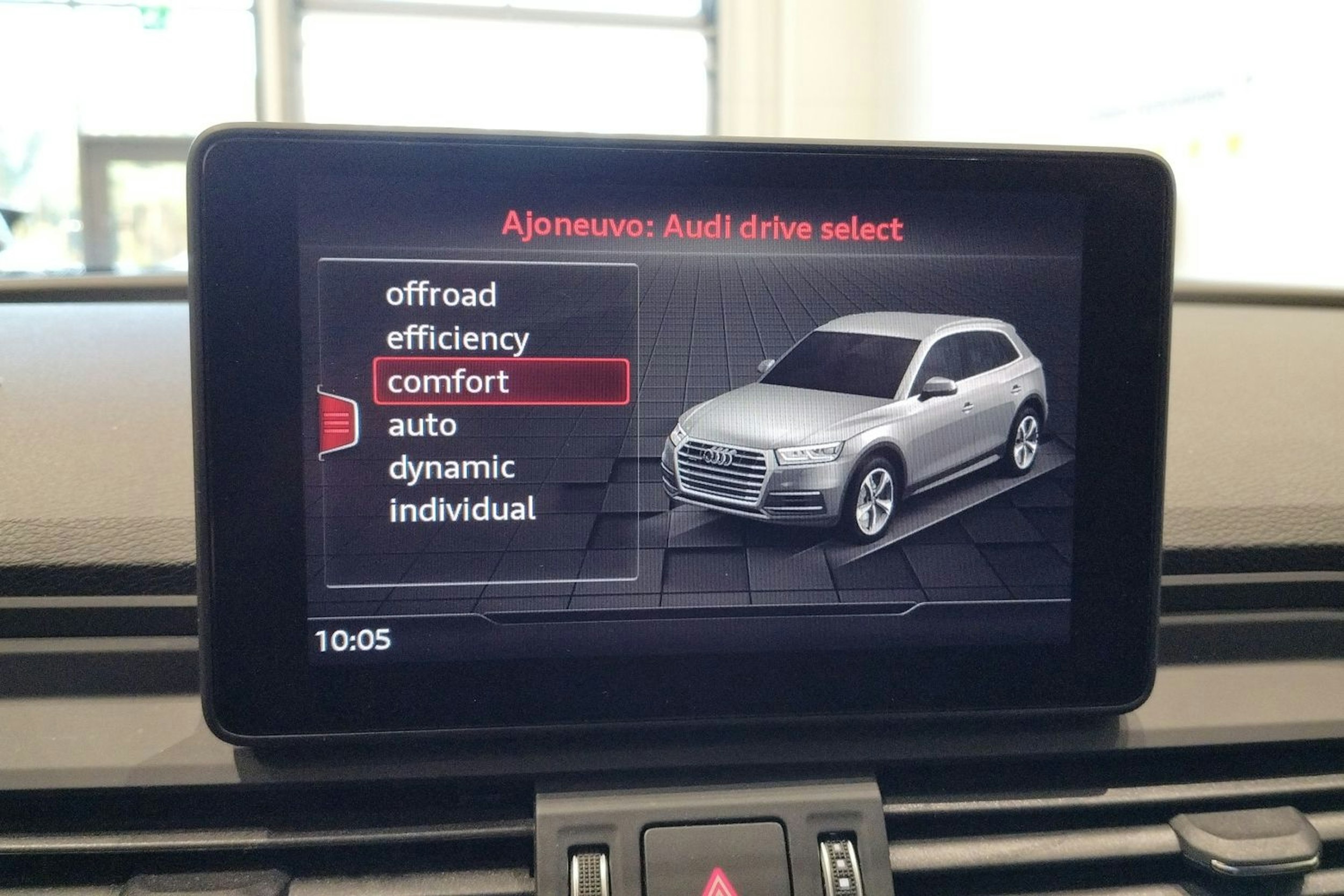 sininen Audi Q5 2020 kuva 20.