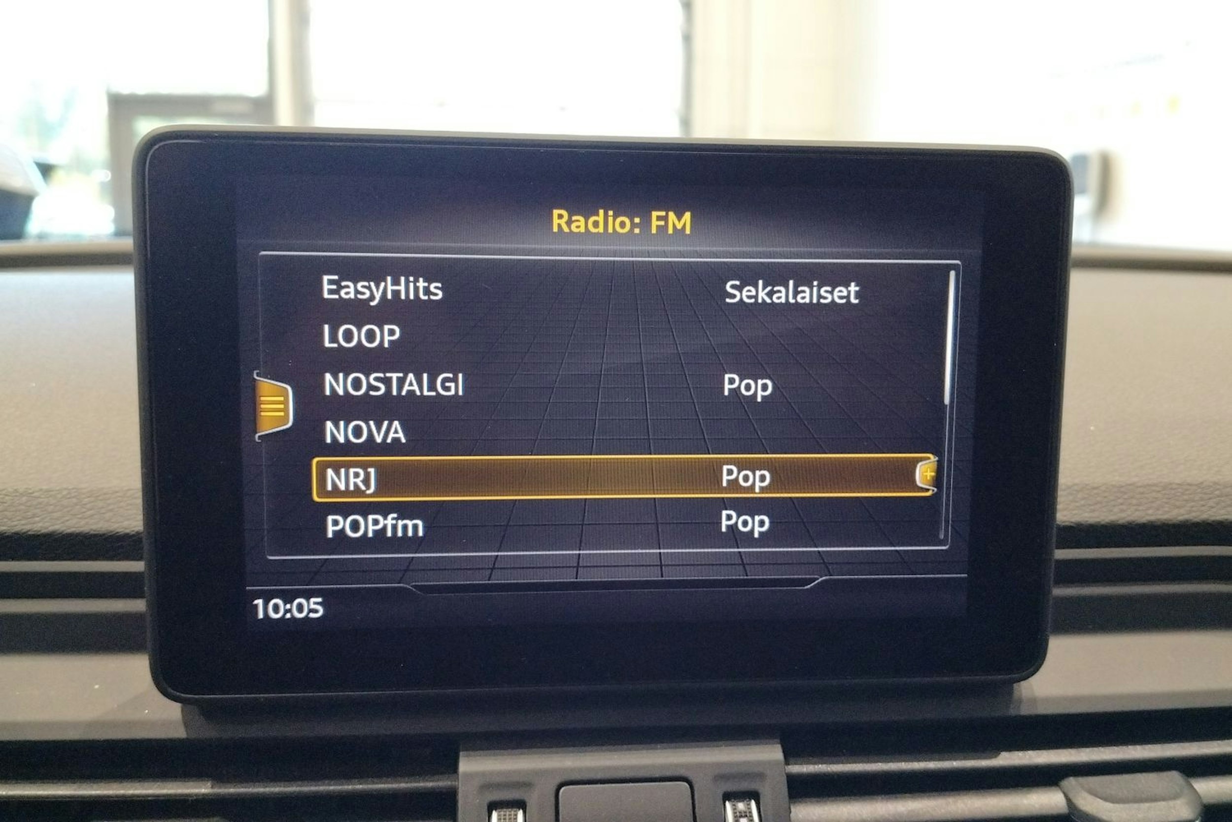 sininen Audi Q5 2020 kuva 21.