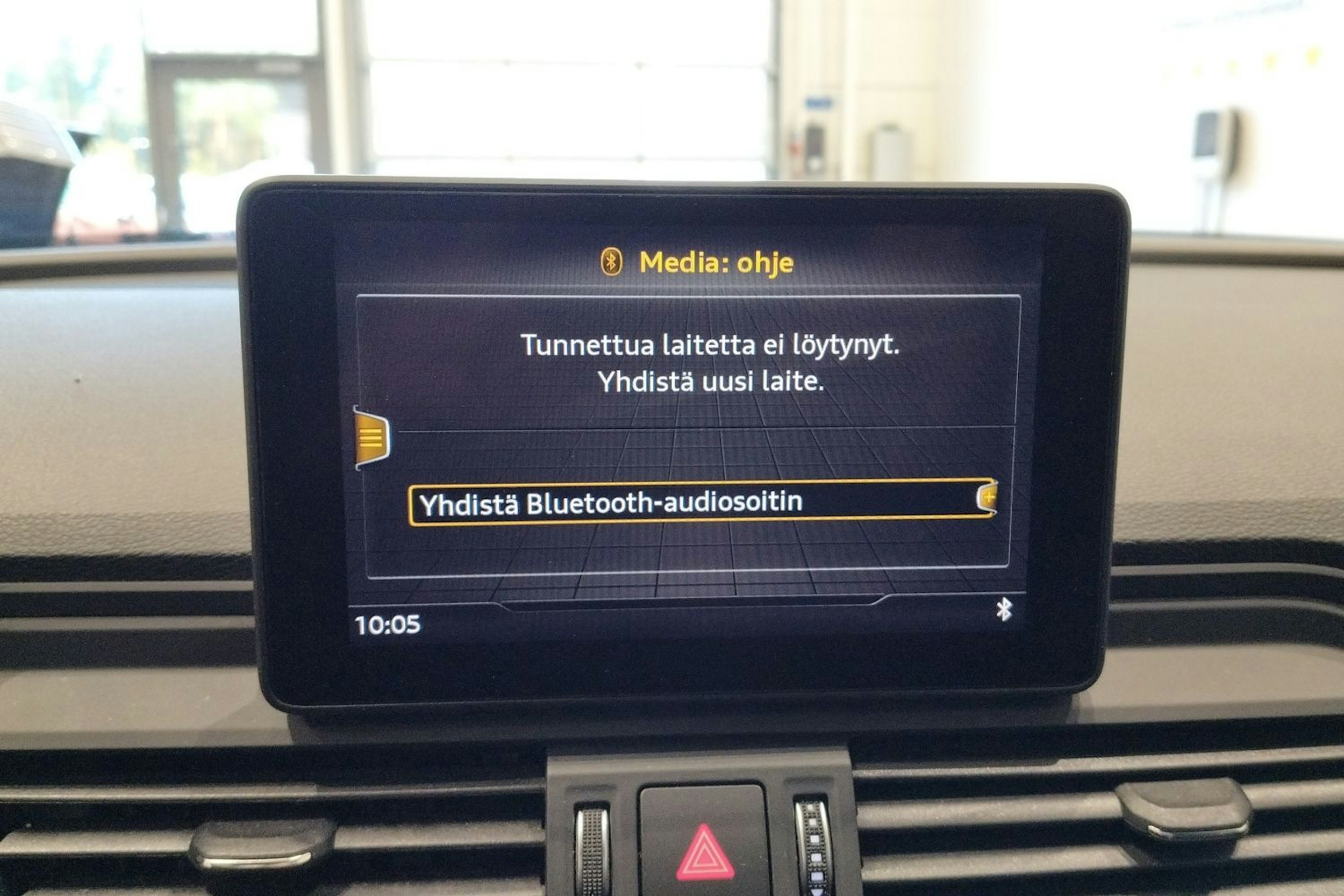 sininen Audi Q5 2020 kuva 22.