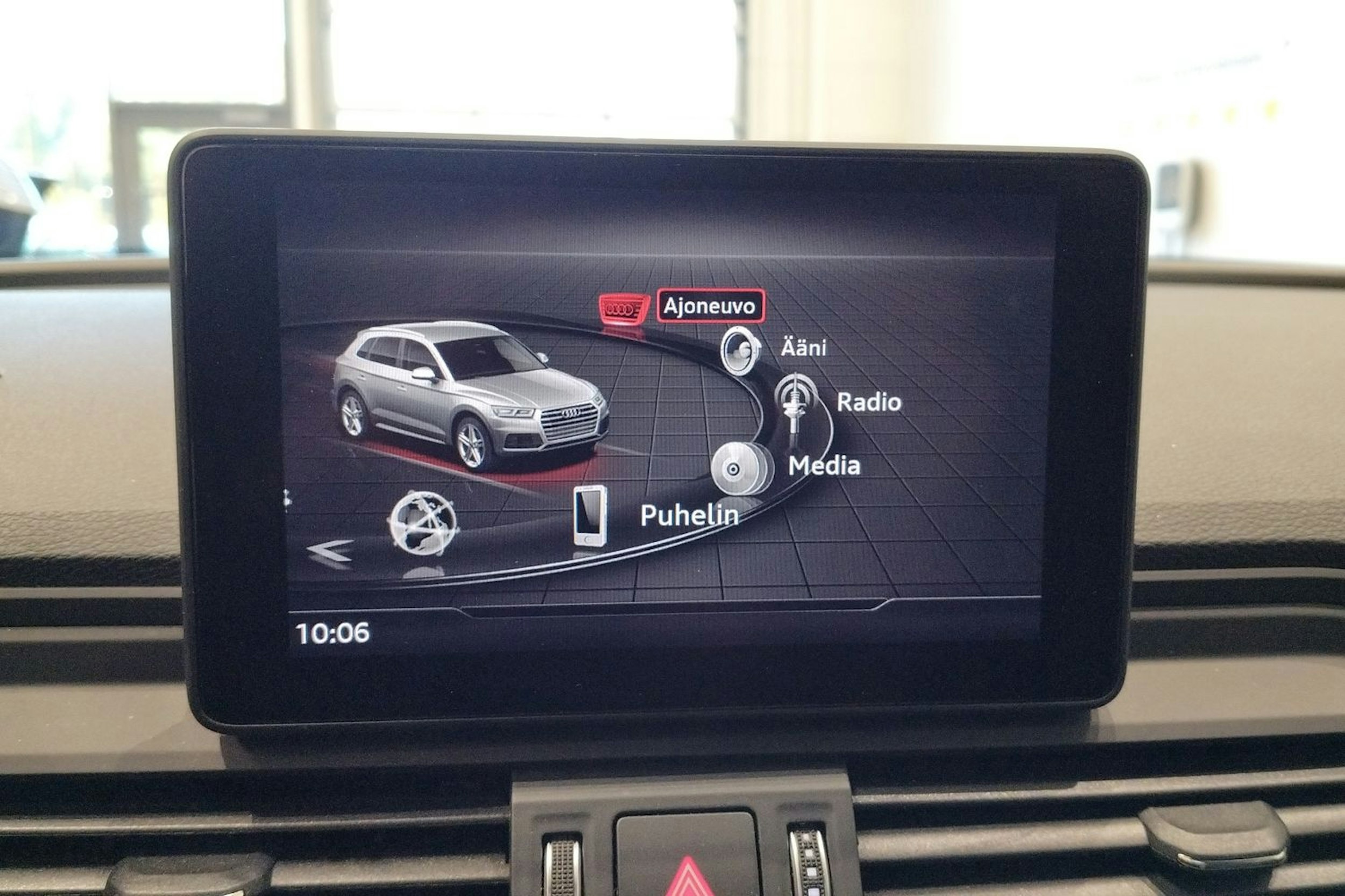 sininen Audi Q5 2020 kuva 24.