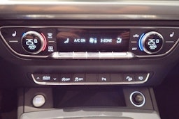 sininen Audi Q5 2020 kuva 26.