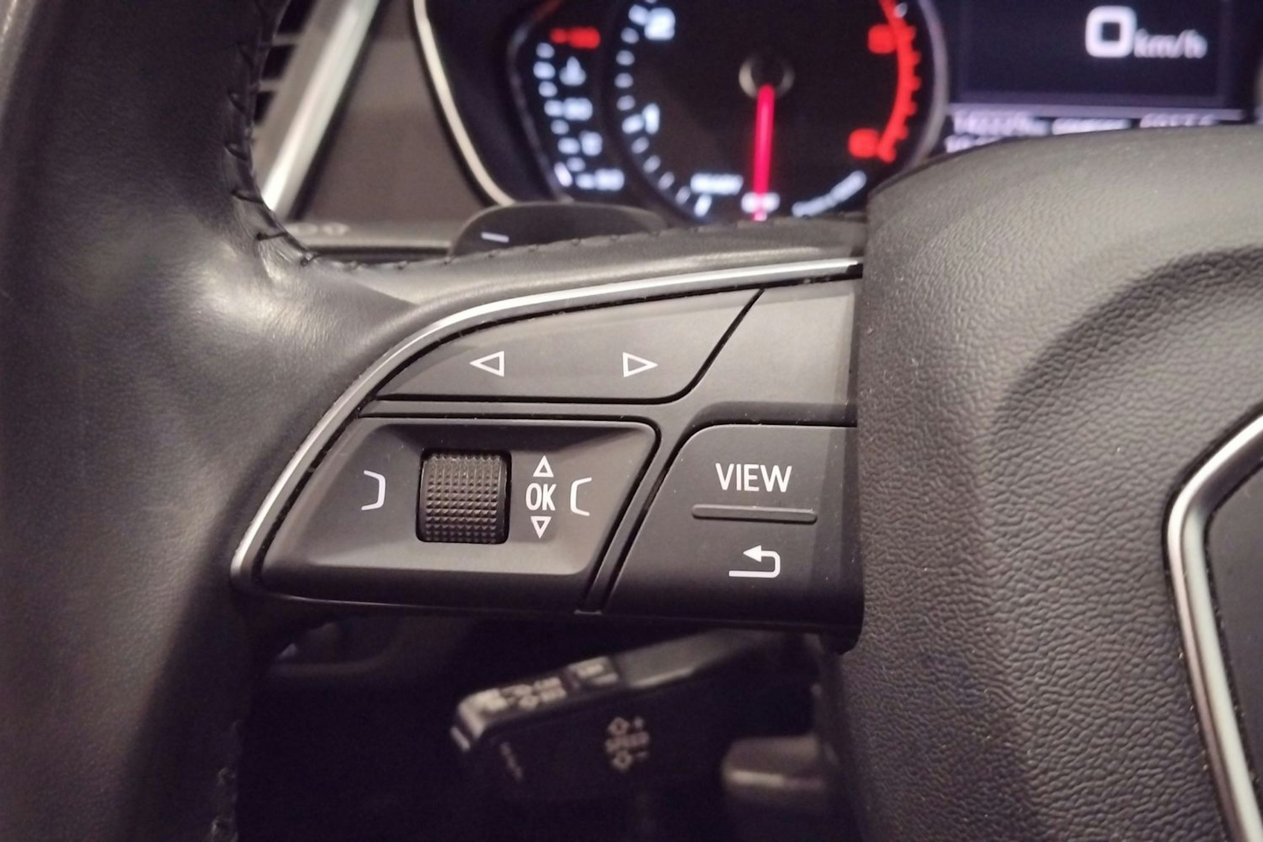 sininen Audi Q5 2020 kuva 29.