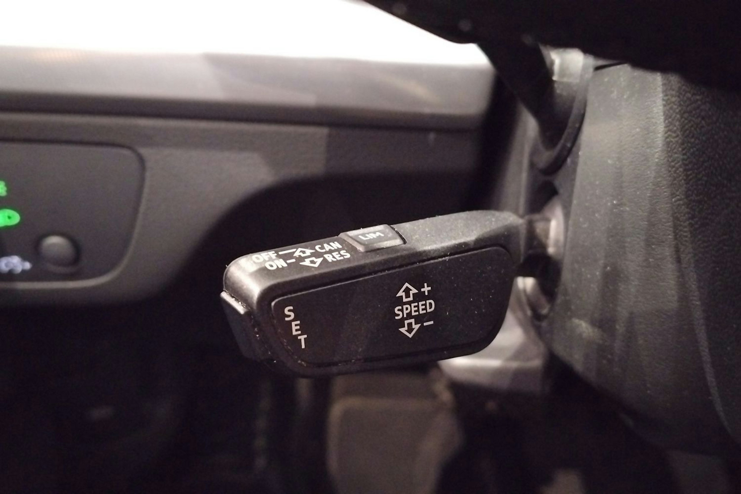 sininen Audi Q5 2020 kuva 33.