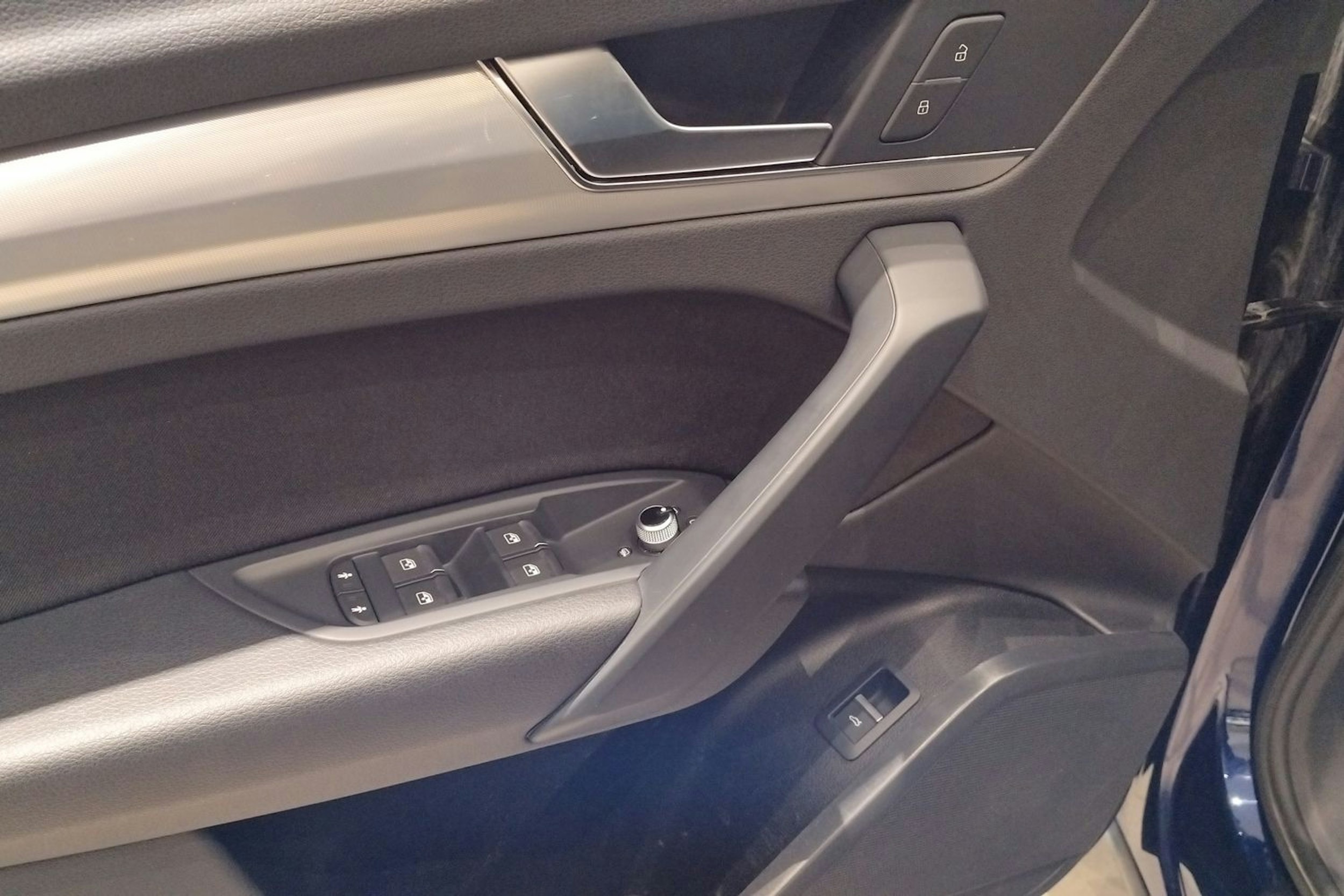 sininen Audi Q5 2020 kuva 35.