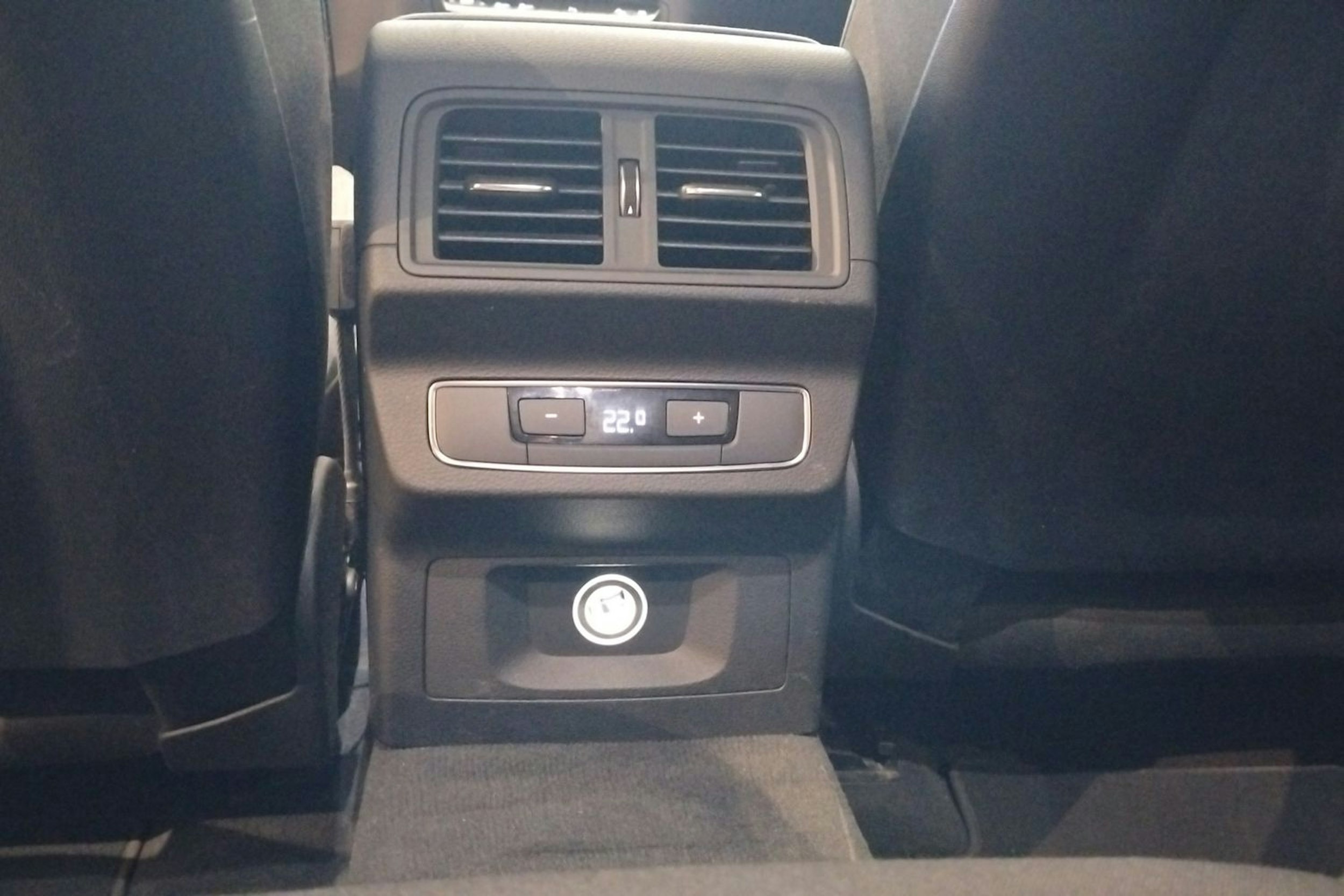 sininen Audi Q5 2020 kuva 36.