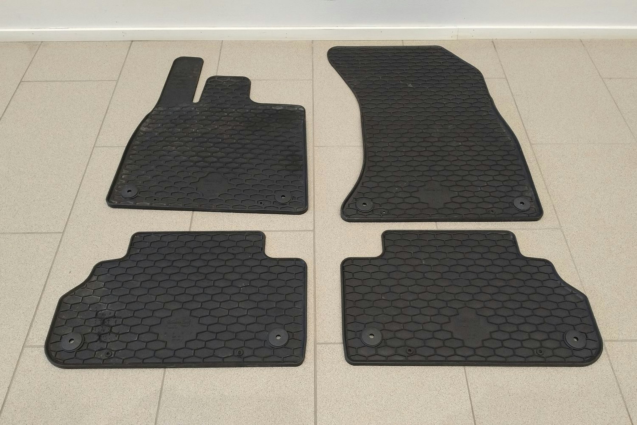 sininen Audi Q5 2020 kuva 38.