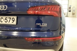 sininen Audi Q5 2020 kuva 40.