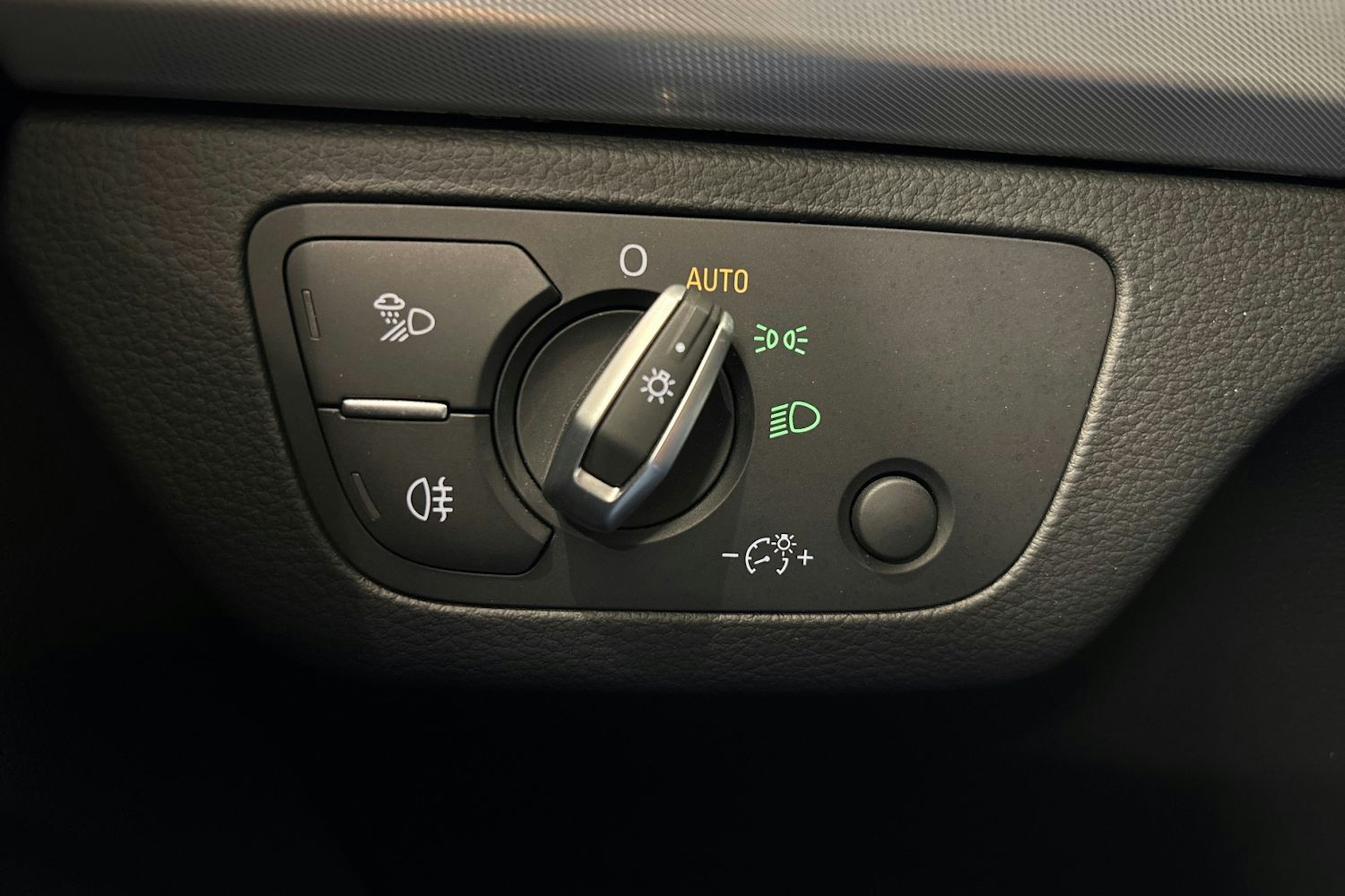 Ruskea (beige) Audi Q5 2020 kuva 18.