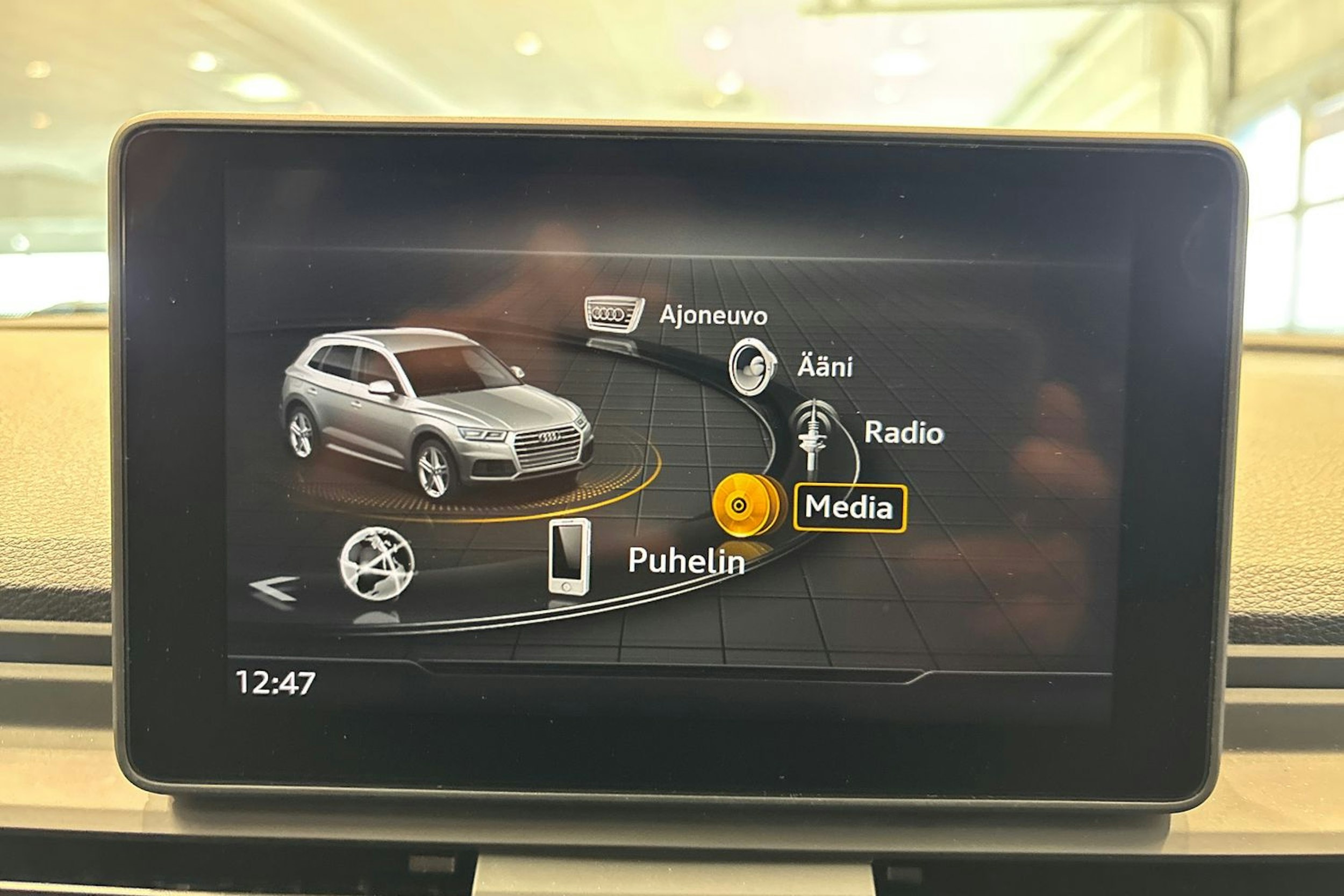 Ruskea (beige) Audi Q5 2020 kuva 21.