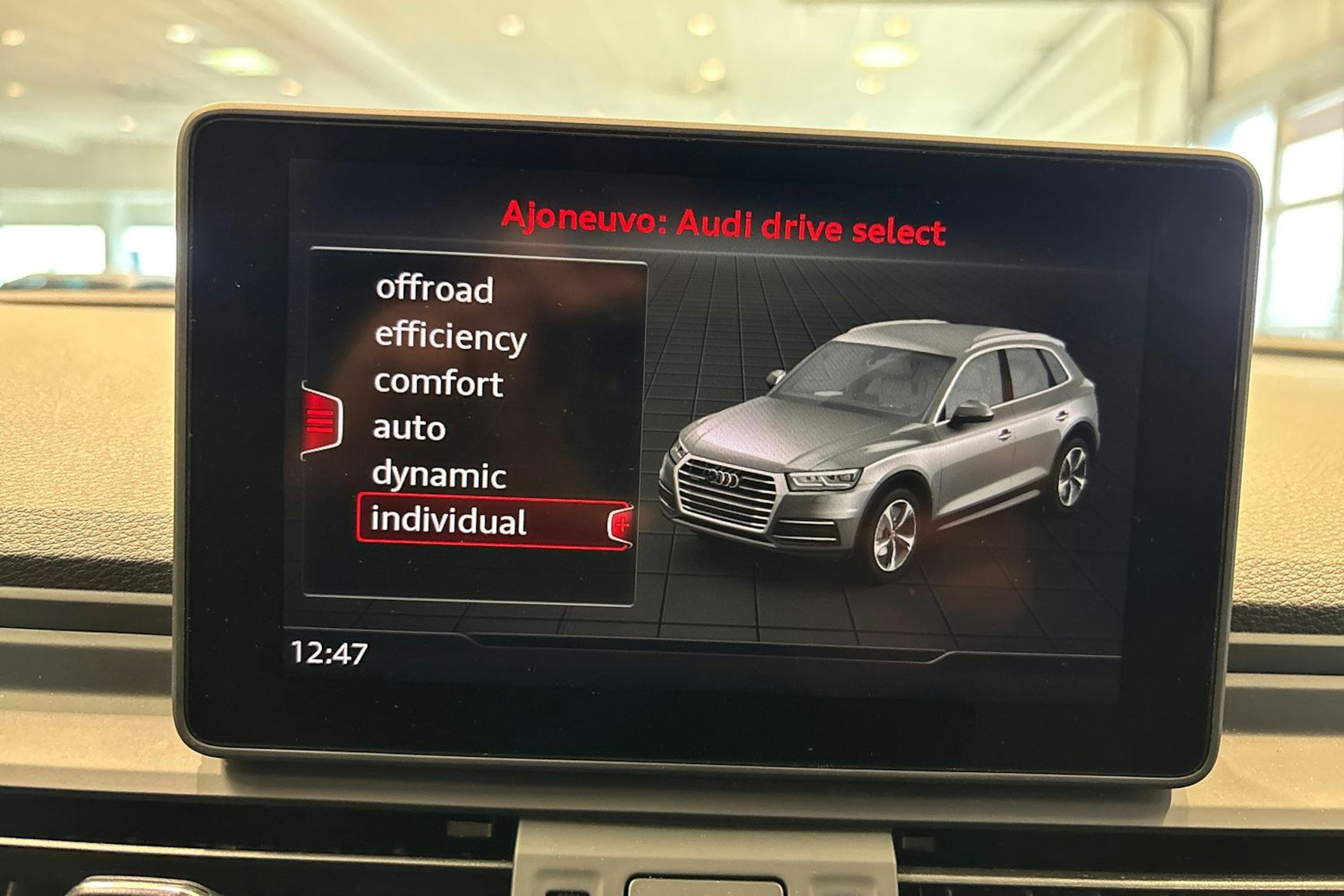 Ruskea (beige) Audi Q5 2020 kuva 22.