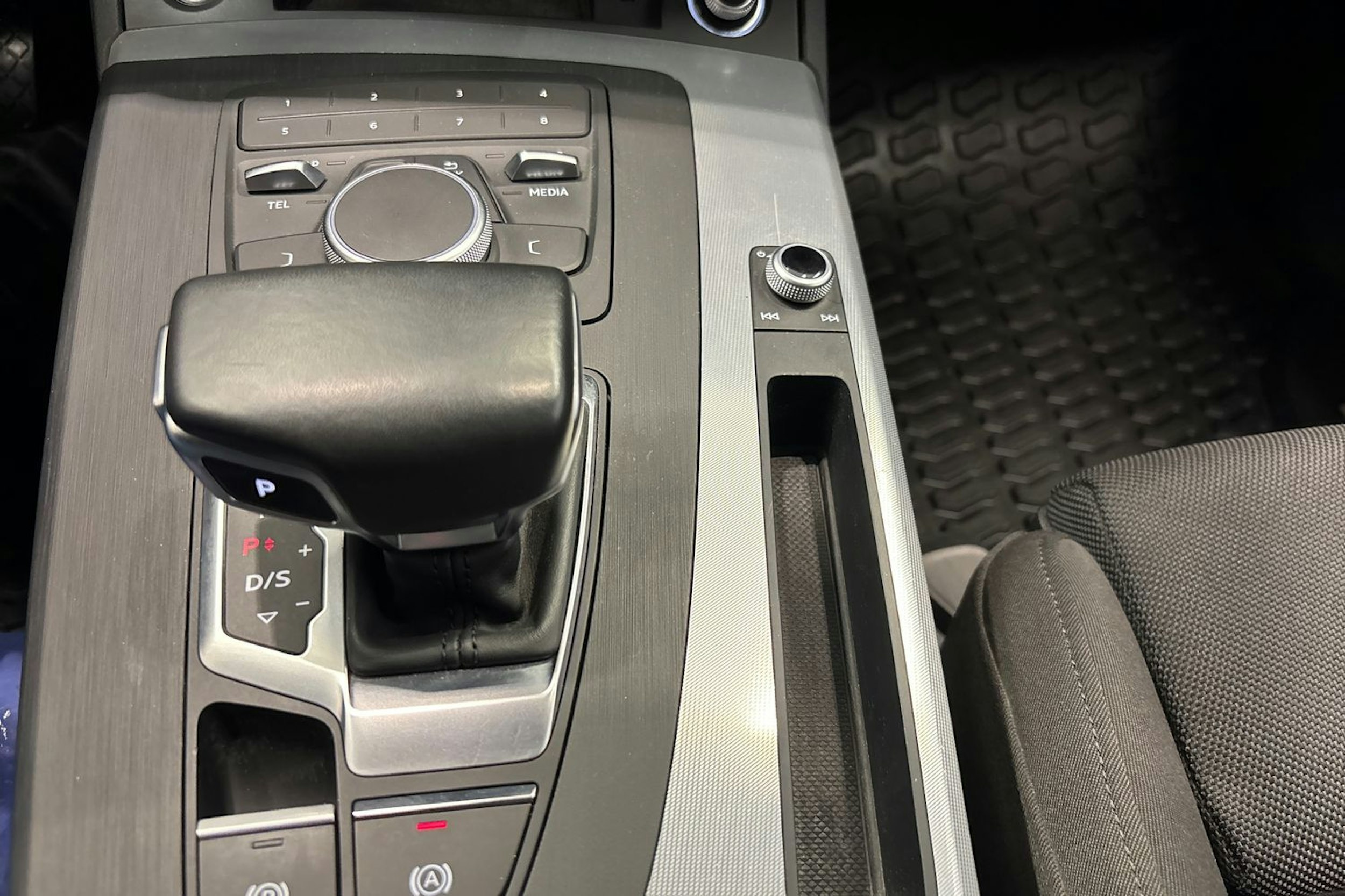 Ruskea (beige) Audi Q5 2020 kuva 26.