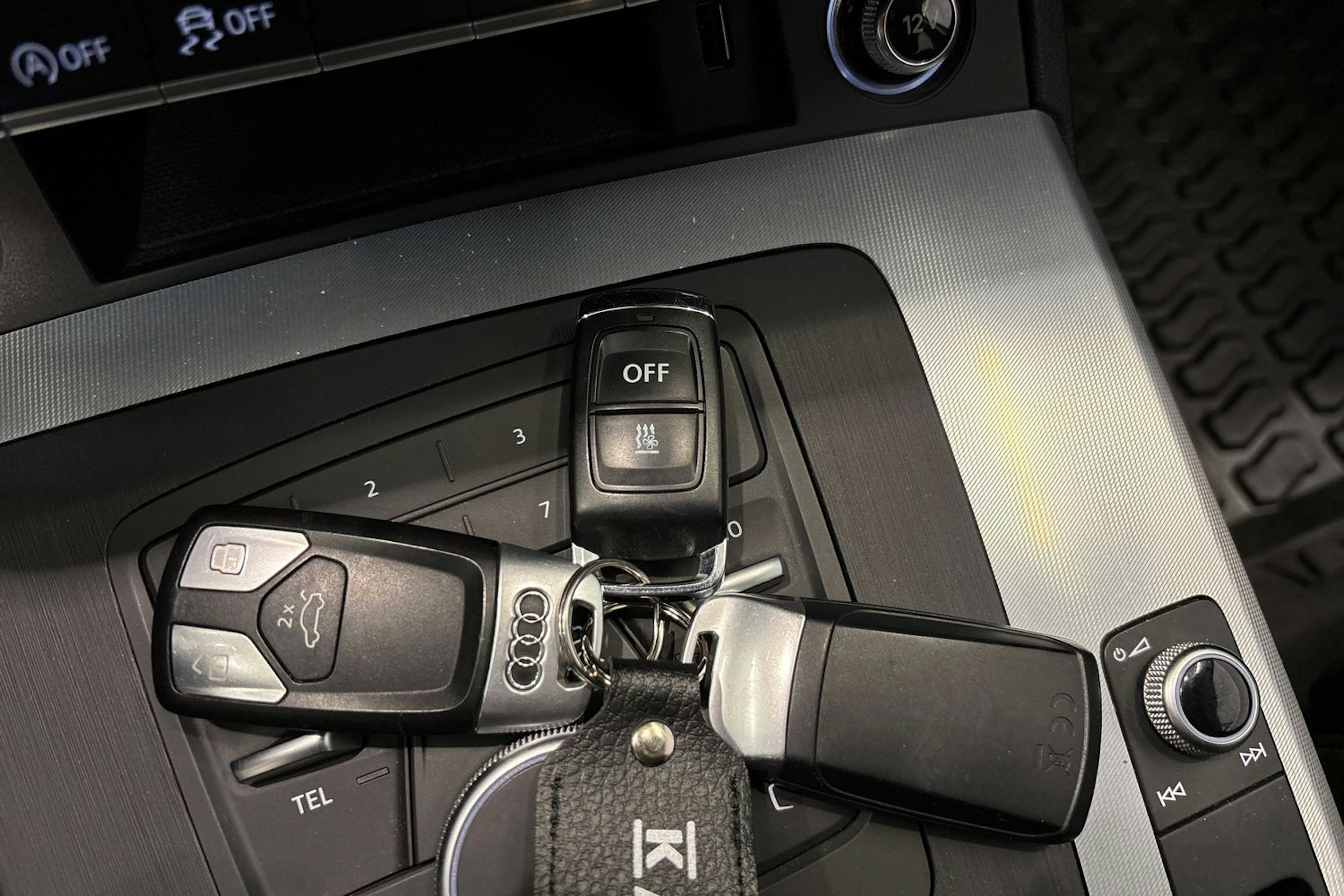 Ruskea (beige) Audi Q5 2020 kuva 27.