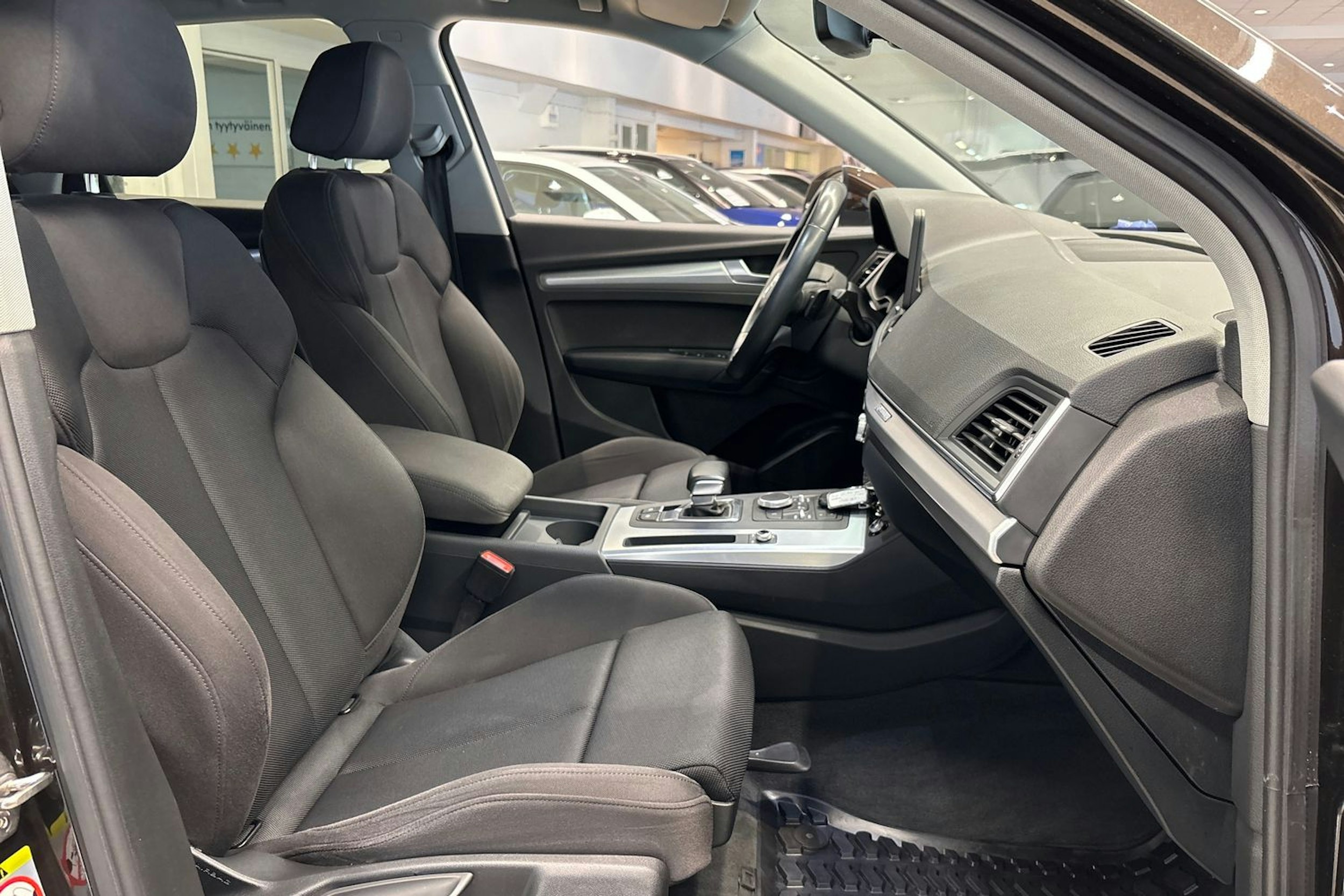 Ruskea (beige) Audi Q5 2020 kuva 31.