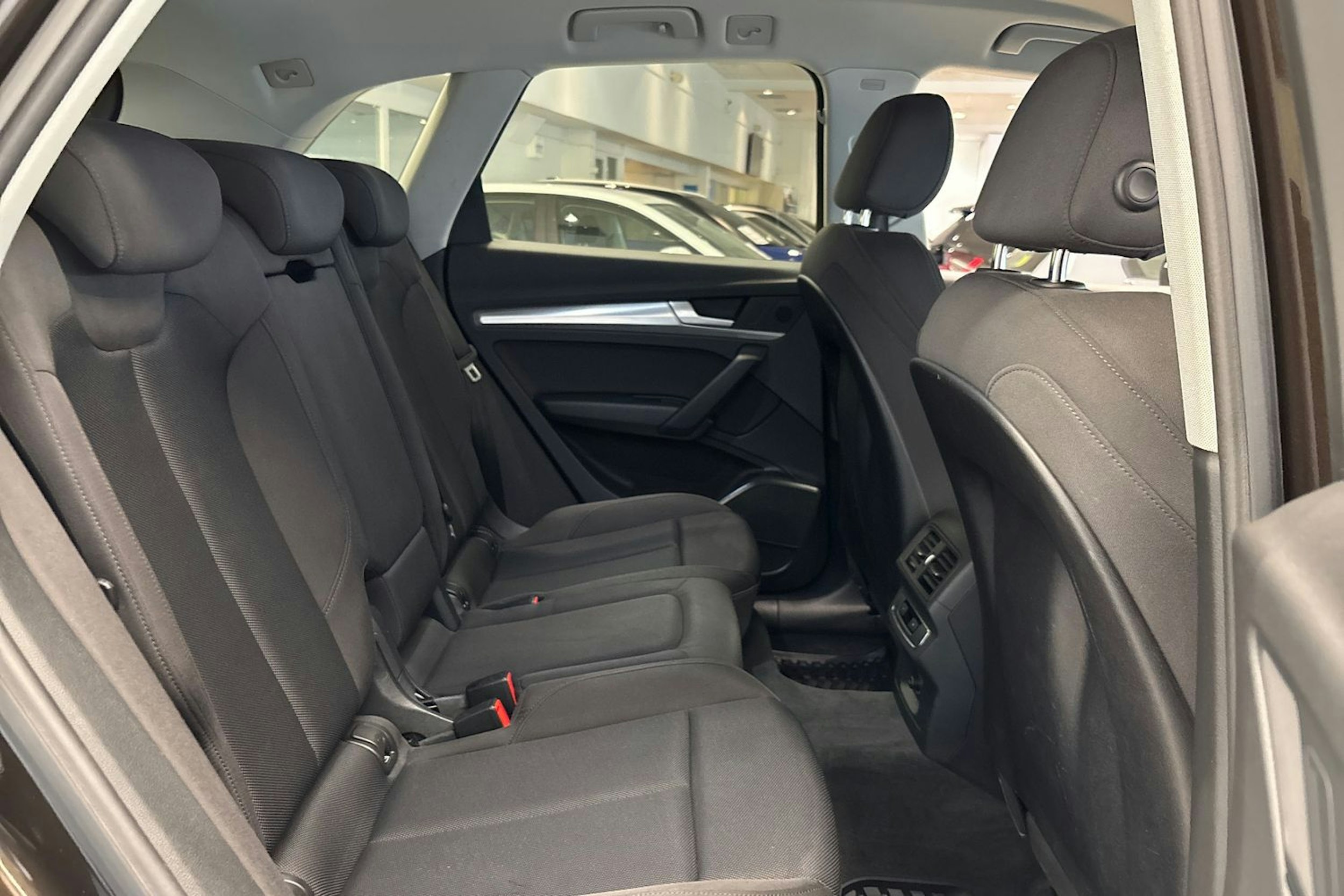 Ruskea (beige) Audi Q5 2020 kuva 32.