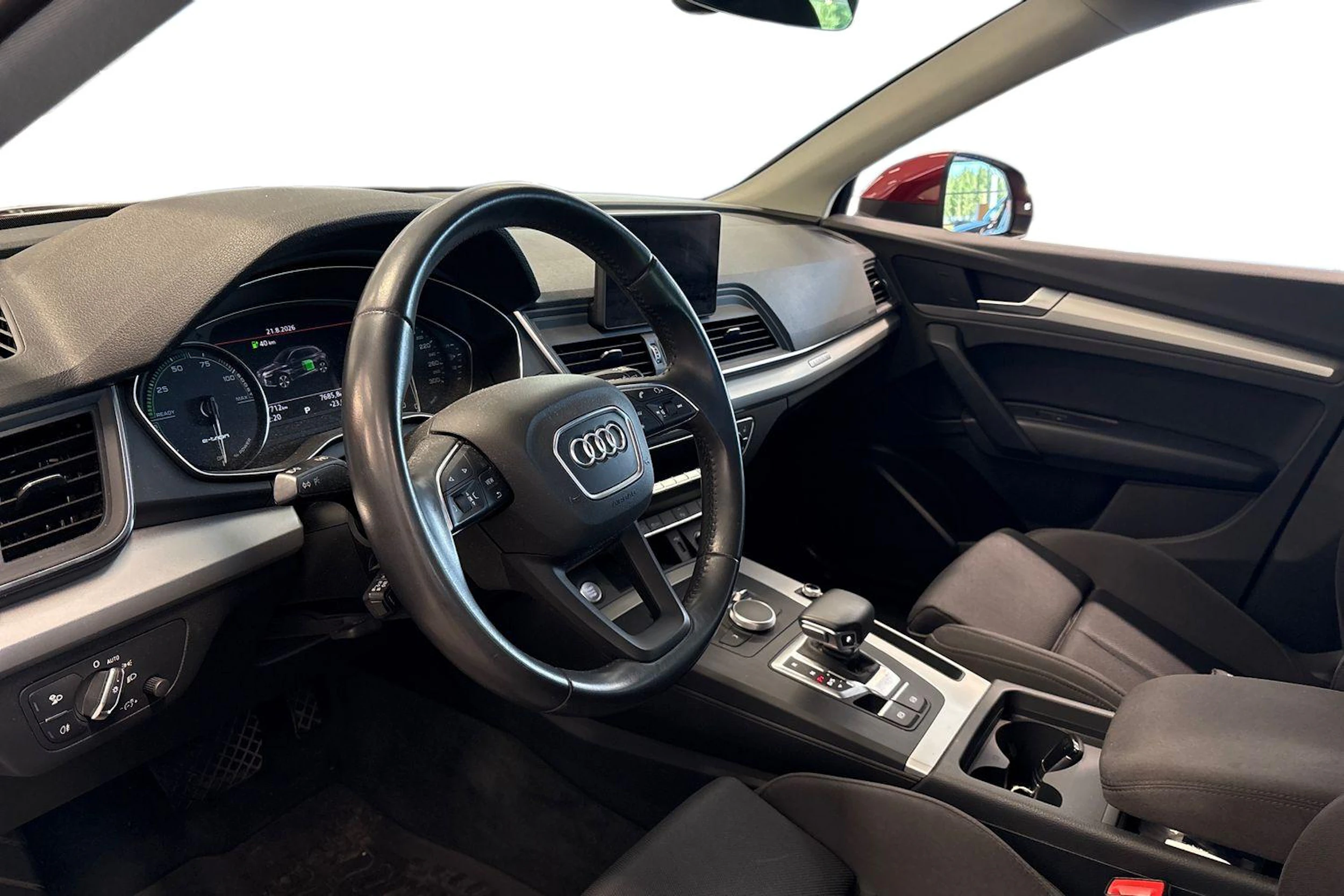 met. punainen Audi Q5 2020 kuva 3.