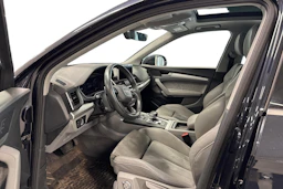 sininen Audi Q5 2020 kuva 3.