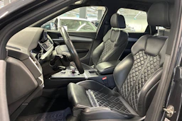 harmaa Audi Q5 2020 kuva 4.