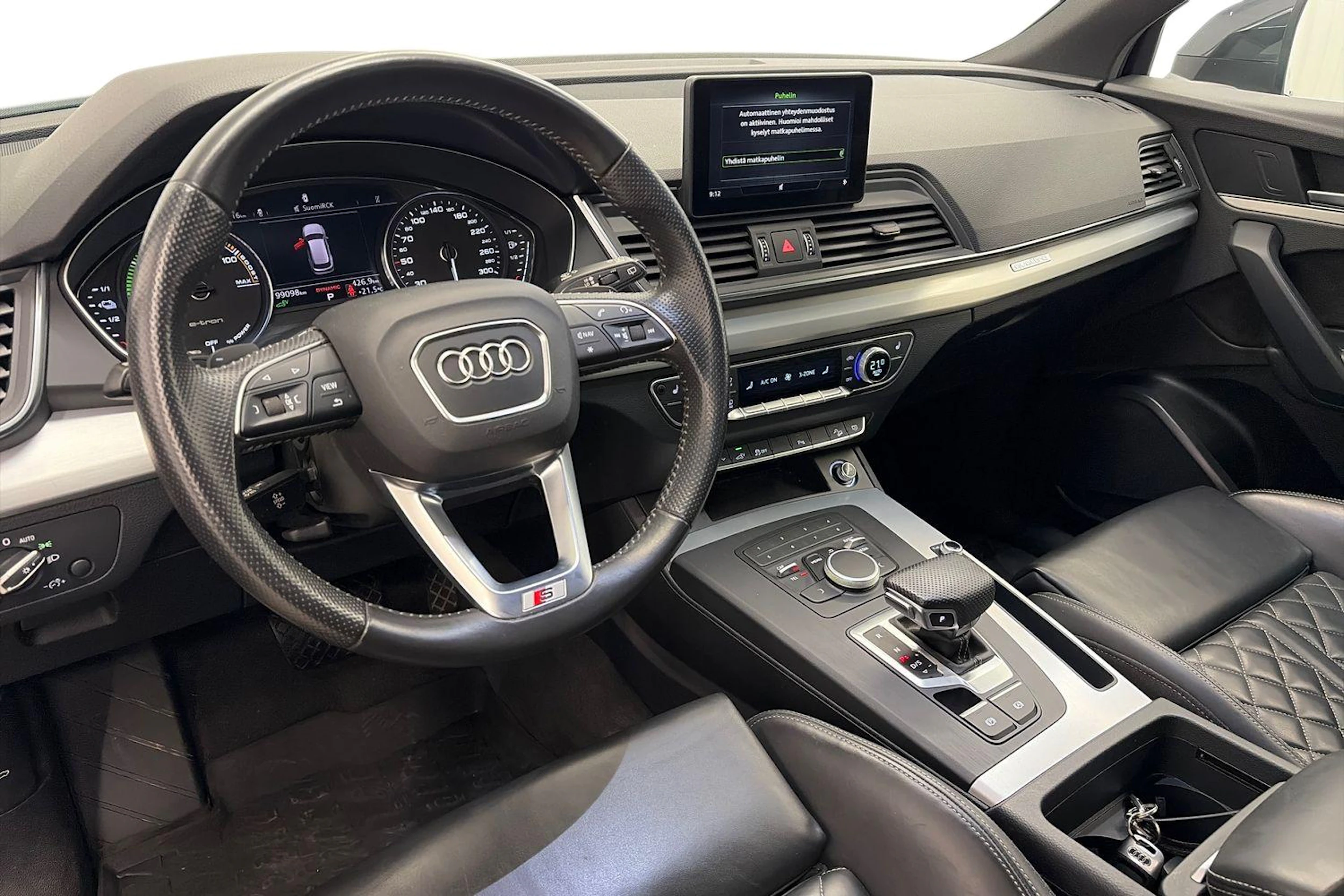 harmaa Audi Q5 2020 kuva 6.