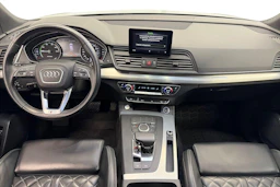 harmaa Audi Q5 2020 kuva 7.