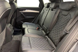 harmaa Audi Q5 2020 kuva 8.