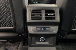 harmaa Audi Q5 2020 kuva 9.