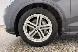 harmaa Audi Q5 2020 kuva 10.