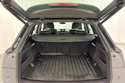 harmaa Audi Q5 2020 kuva 12.