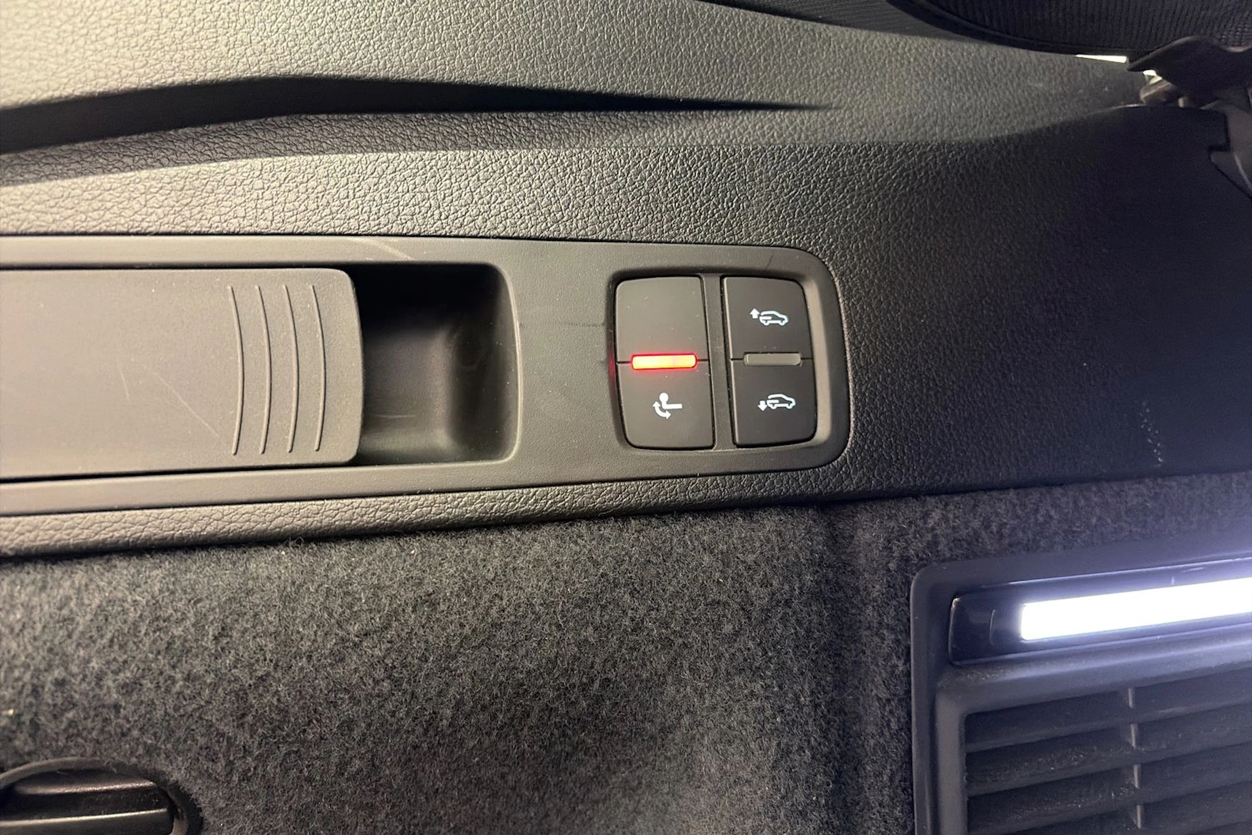 harmaa Audi Q5 2020 kuva 14.