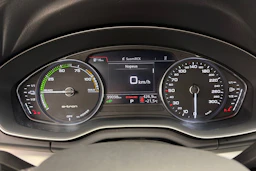 harmaa Audi Q5 2020 kuva 19.