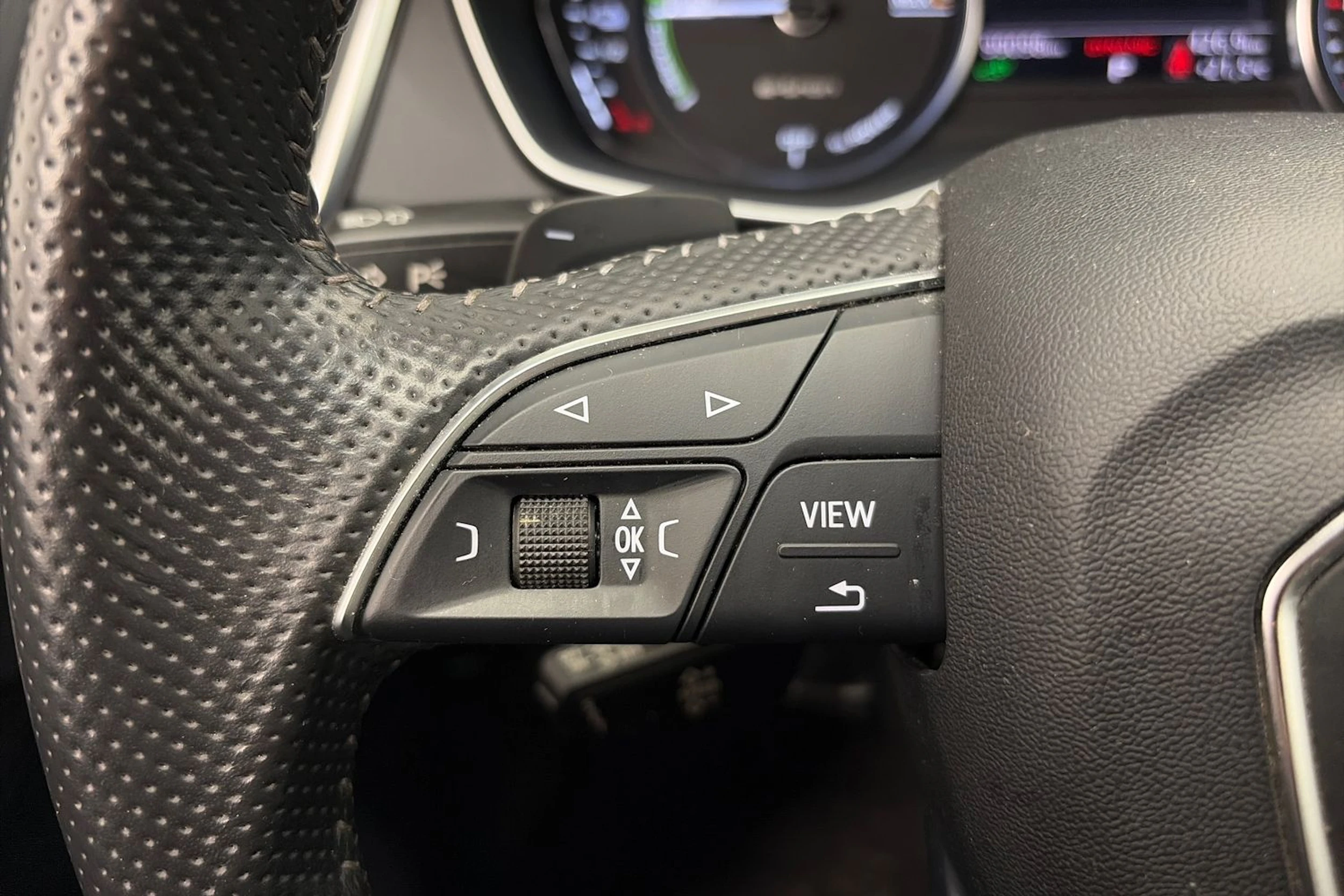 harmaa Audi Q5 2020 kuva 20.
