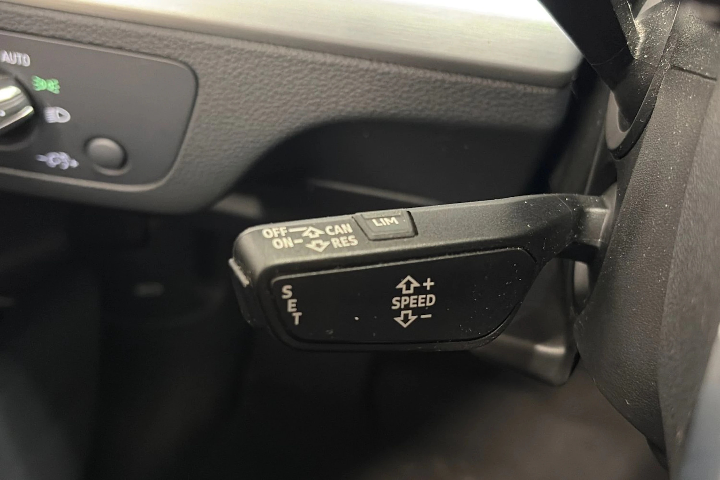 harmaa Audi Q5 2020 kuva 22.