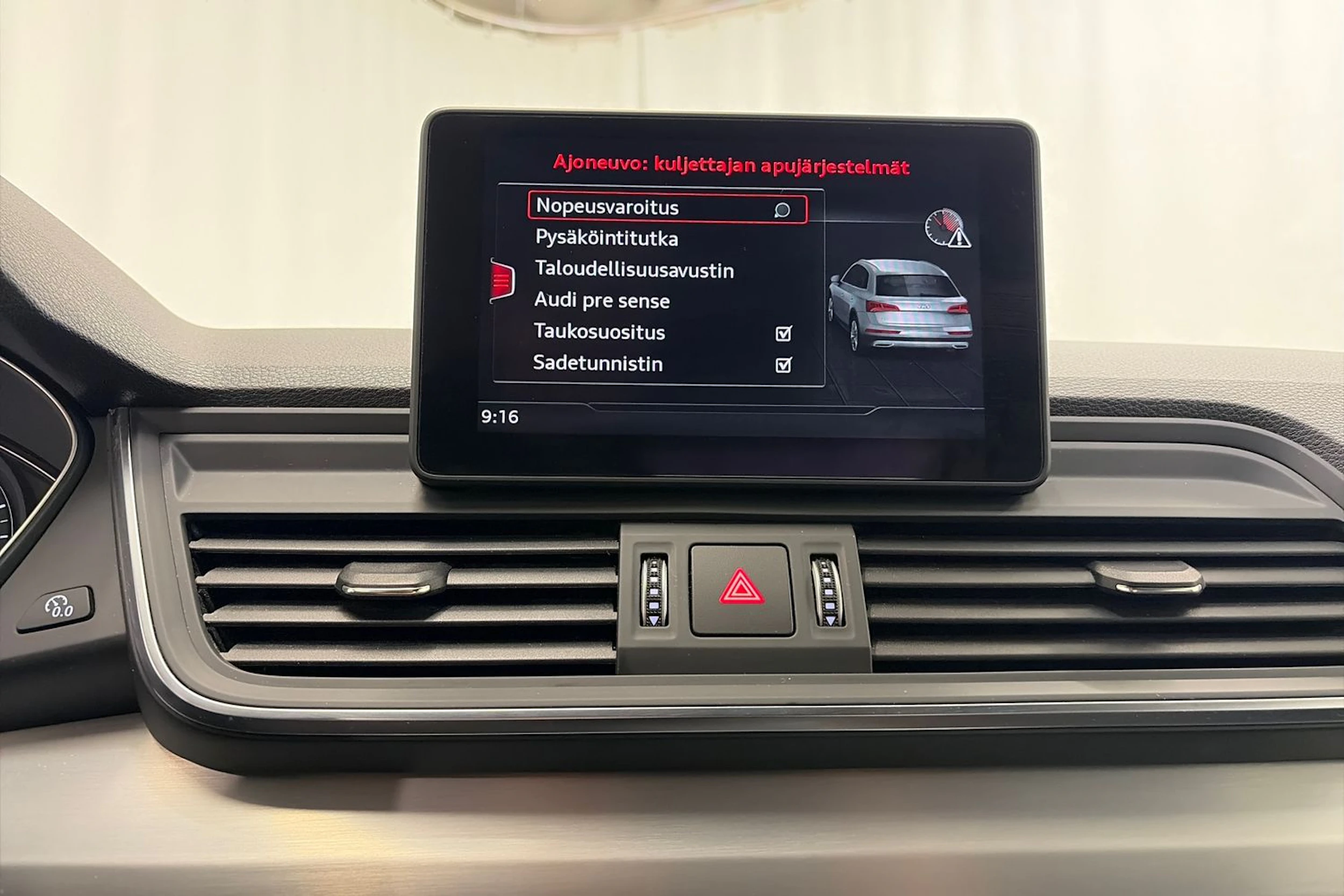 harmaa Audi Q5 2020 kuva 27.