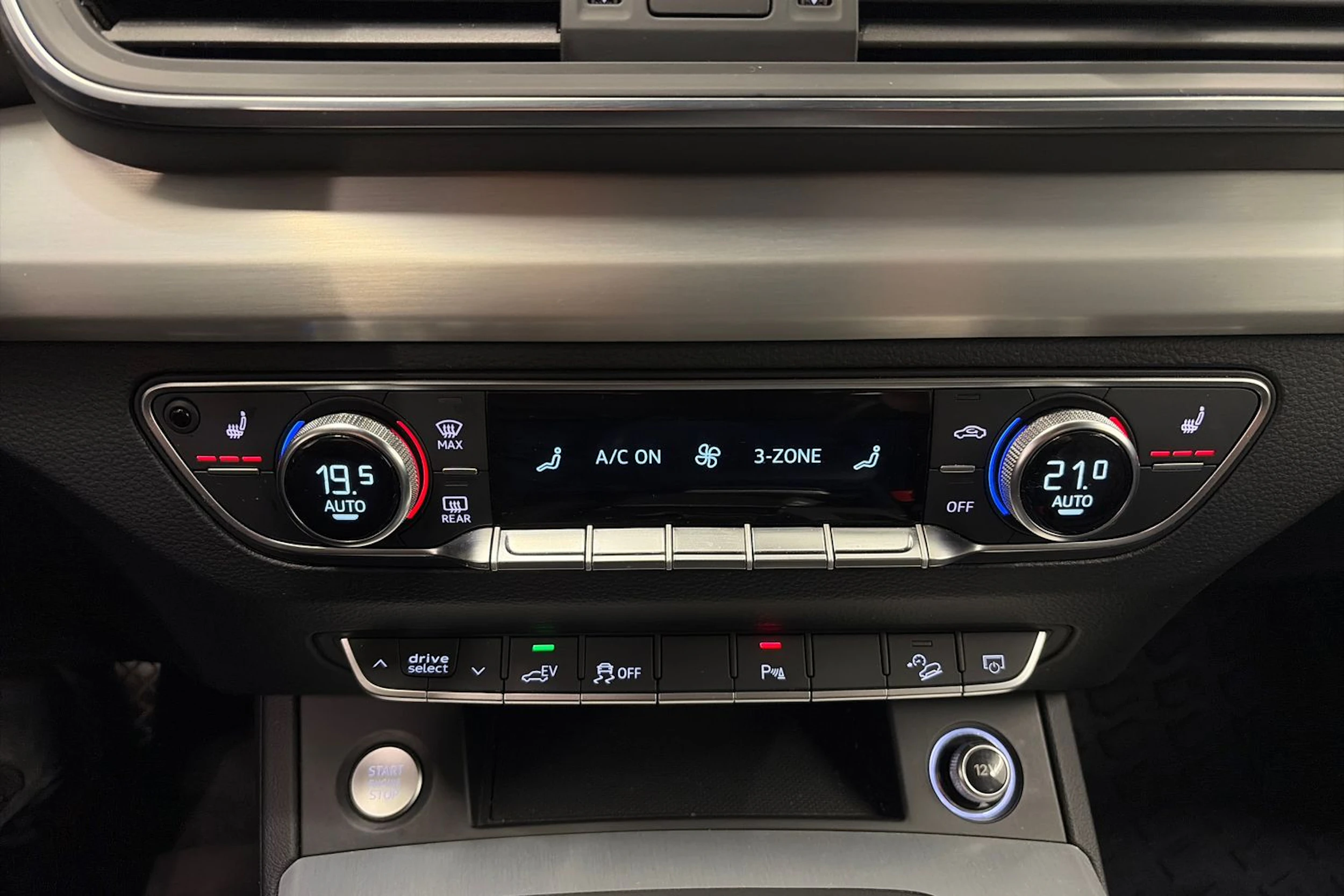 harmaa Audi Q5 2020 kuva 28.