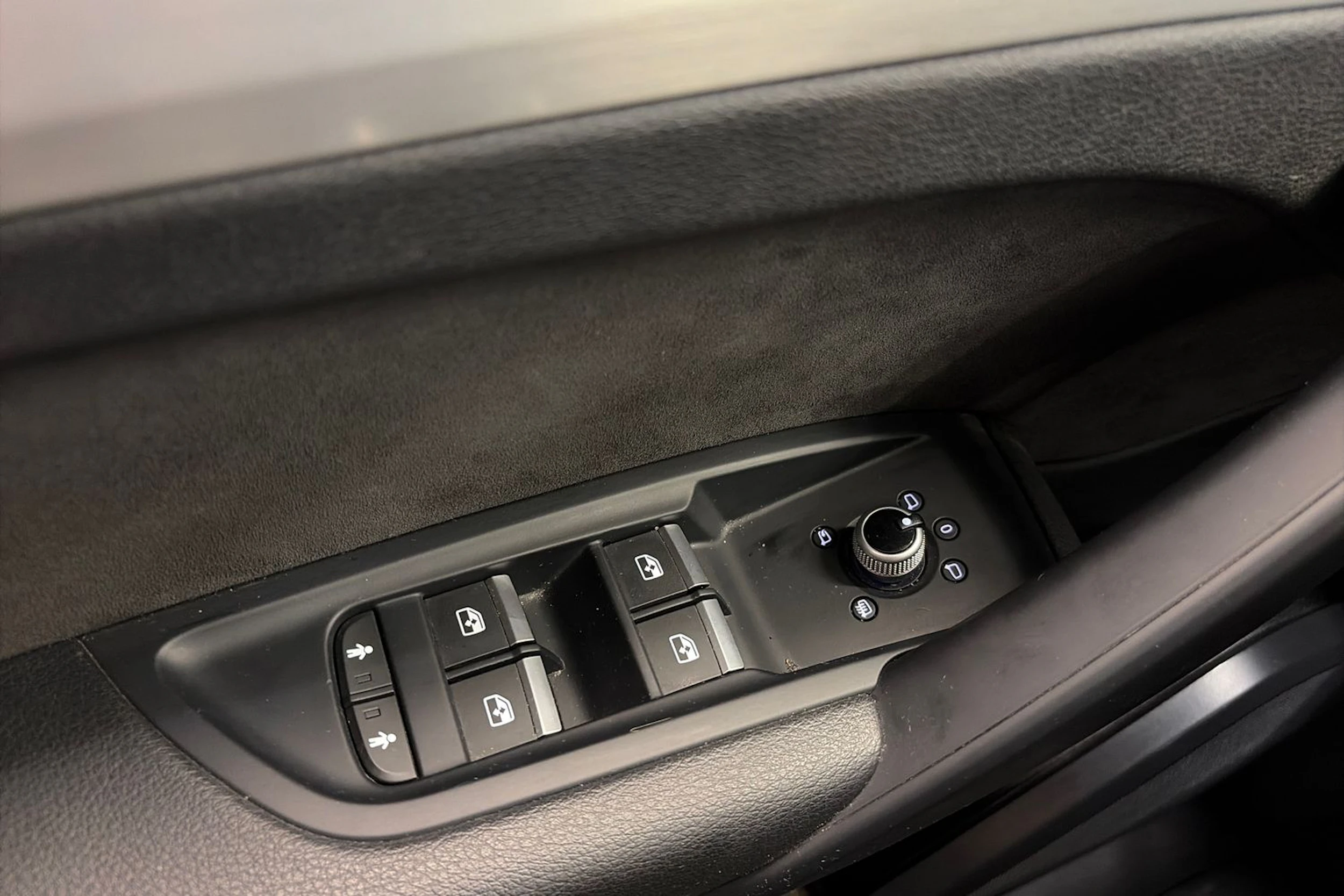 harmaa Audi Q5 2020 kuva 32.
