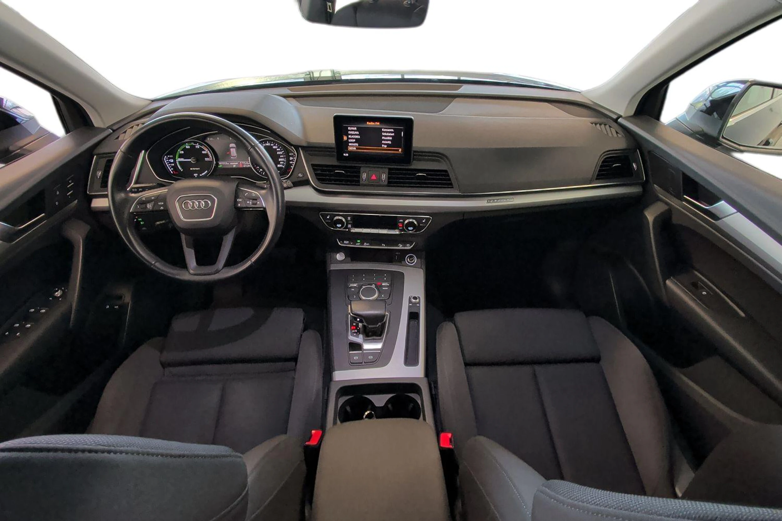 musta Audi Q5 2020 kuva 7.